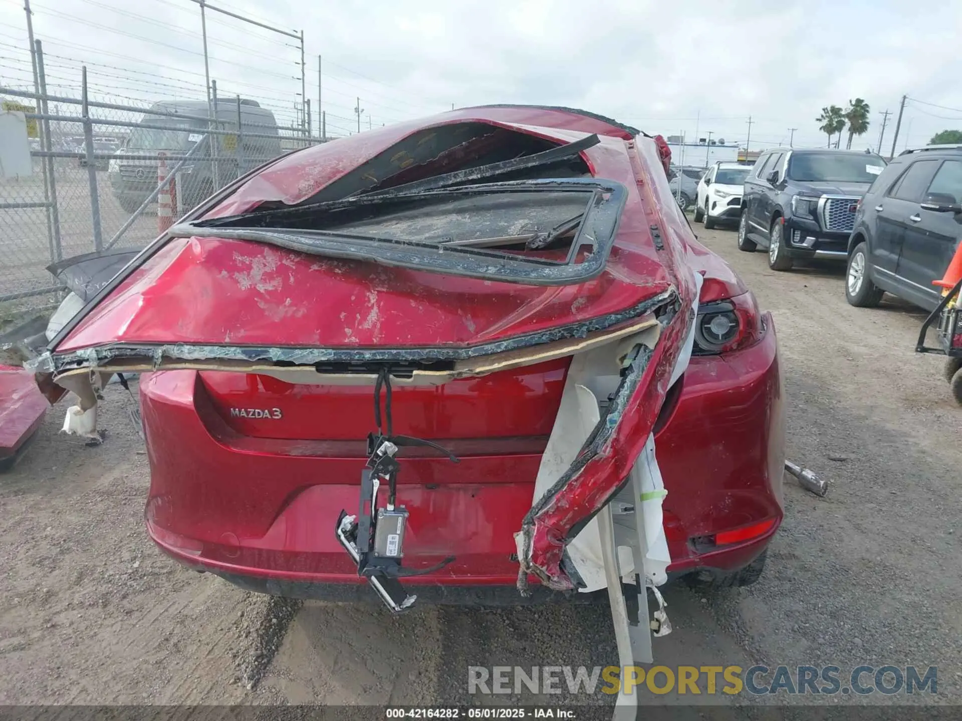 16 Photograph of a damaged car 3MZBPACM3RM400117 MAZDA MAZDA3 2024