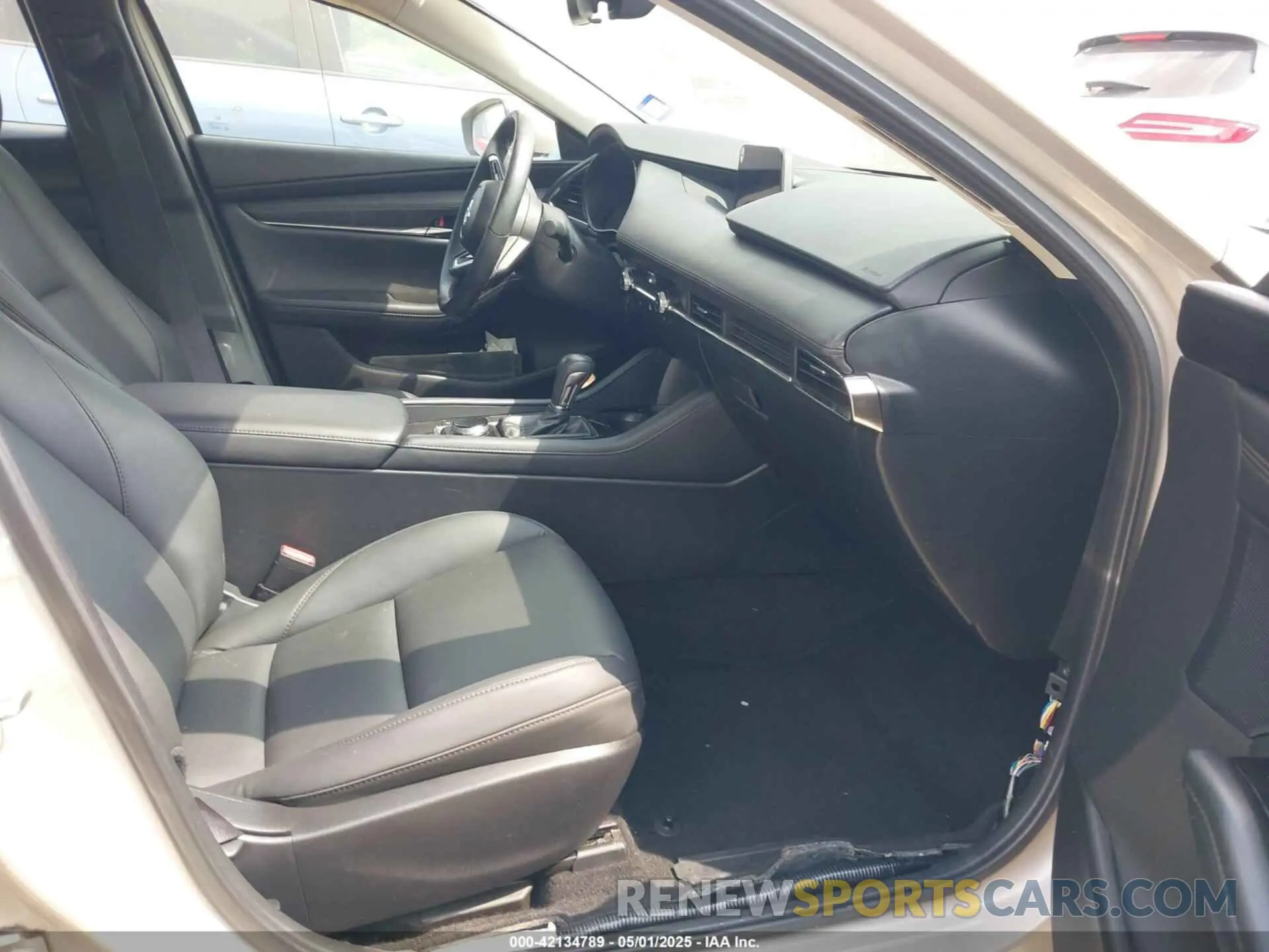 5 Photograph of a damaged car 3MZBPACMXRM414340 MAZDA MAZDA3 2024