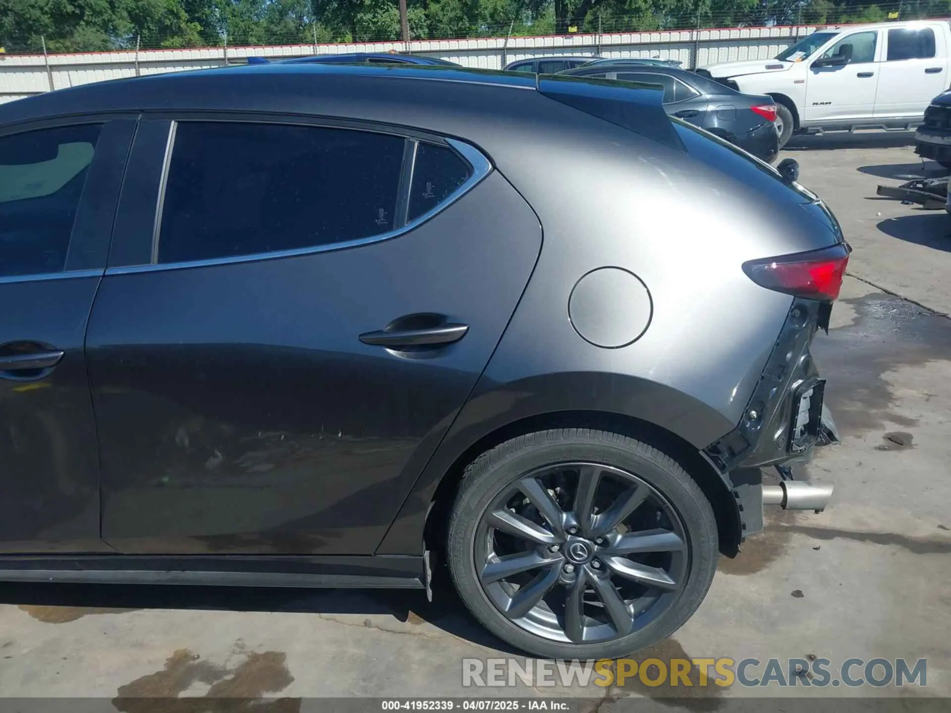 18 Photograph of a damaged car JM1BPALM2R1708220 MAZDA MAZDA3 2024
