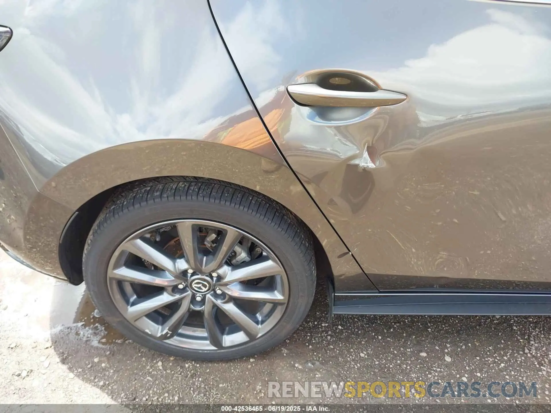 17 Photograph of a damaged car JM1BPALM4R1656332 MAZDA MAZDA3 2024