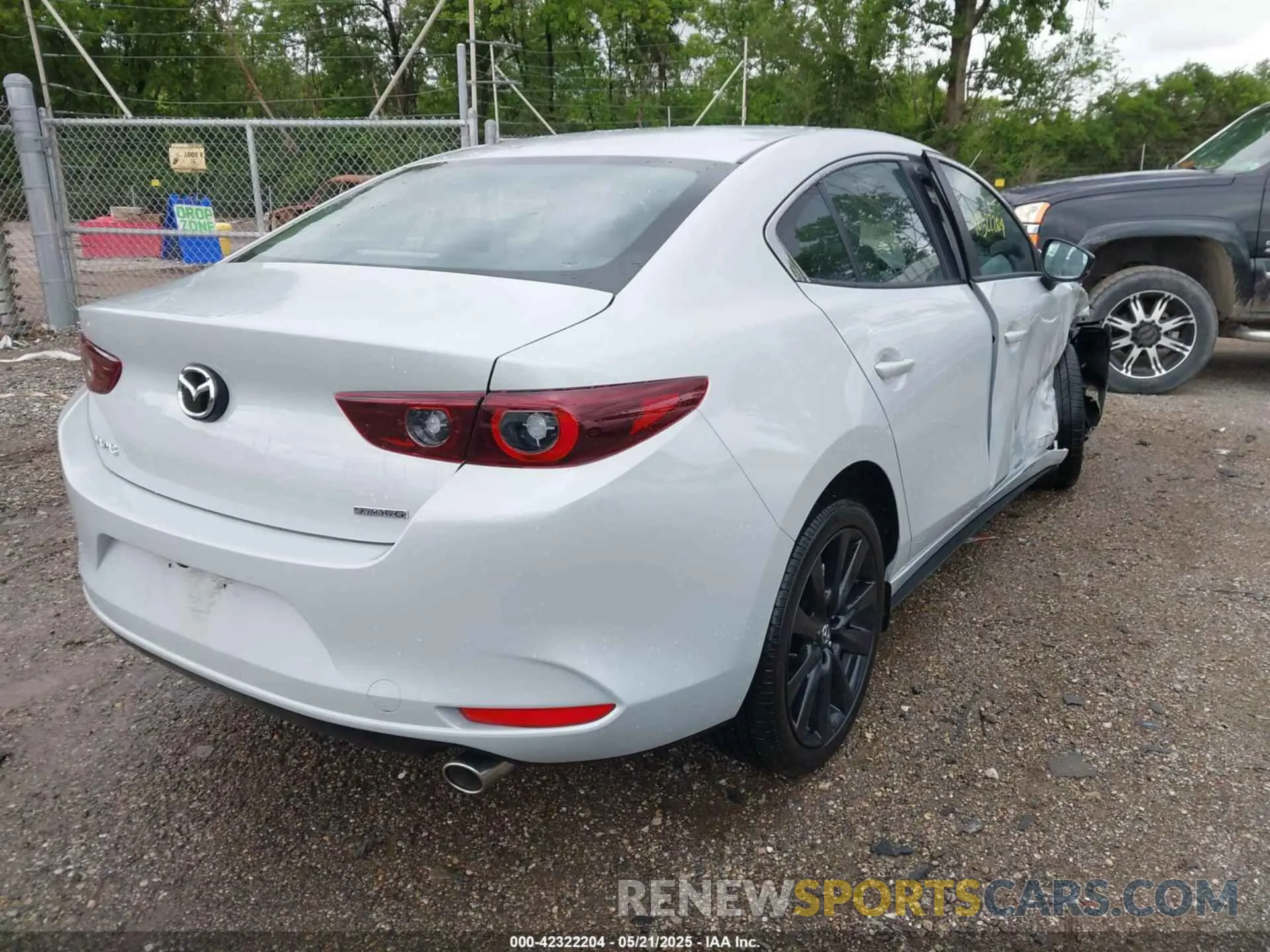 4 Photograph of a damaged car 3MZBPABM4SM464416 MAZDA MAZDA3 2025