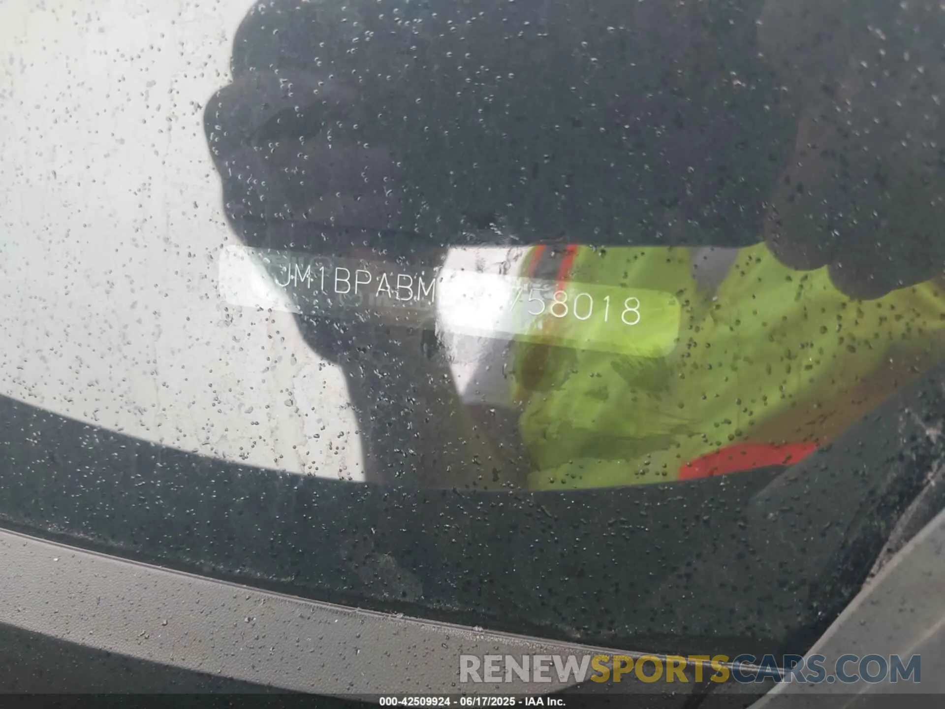 9 Photograph of a damaged car JM1BPABM5S1758018 MAZDA MAZDA3 2025