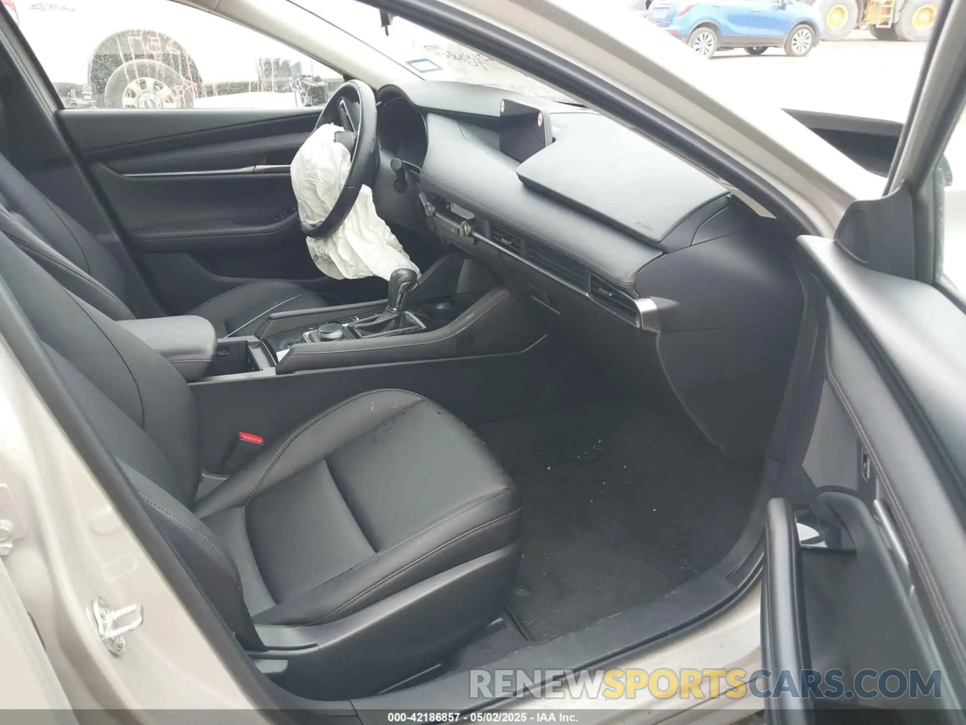 5 Photograph of a damaged car JM1BPABM5S1762571 MAZDA MAZDA3 2025