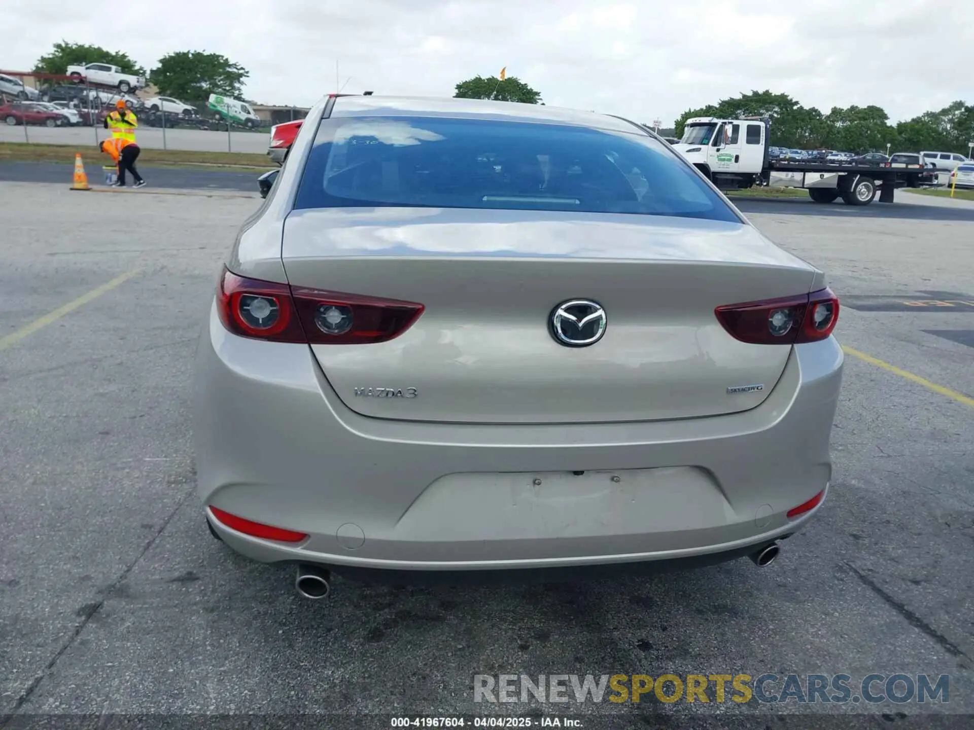 17 Photograph of a damaged car JM1BPABM6S1762353 MAZDA MAZDA3 2025