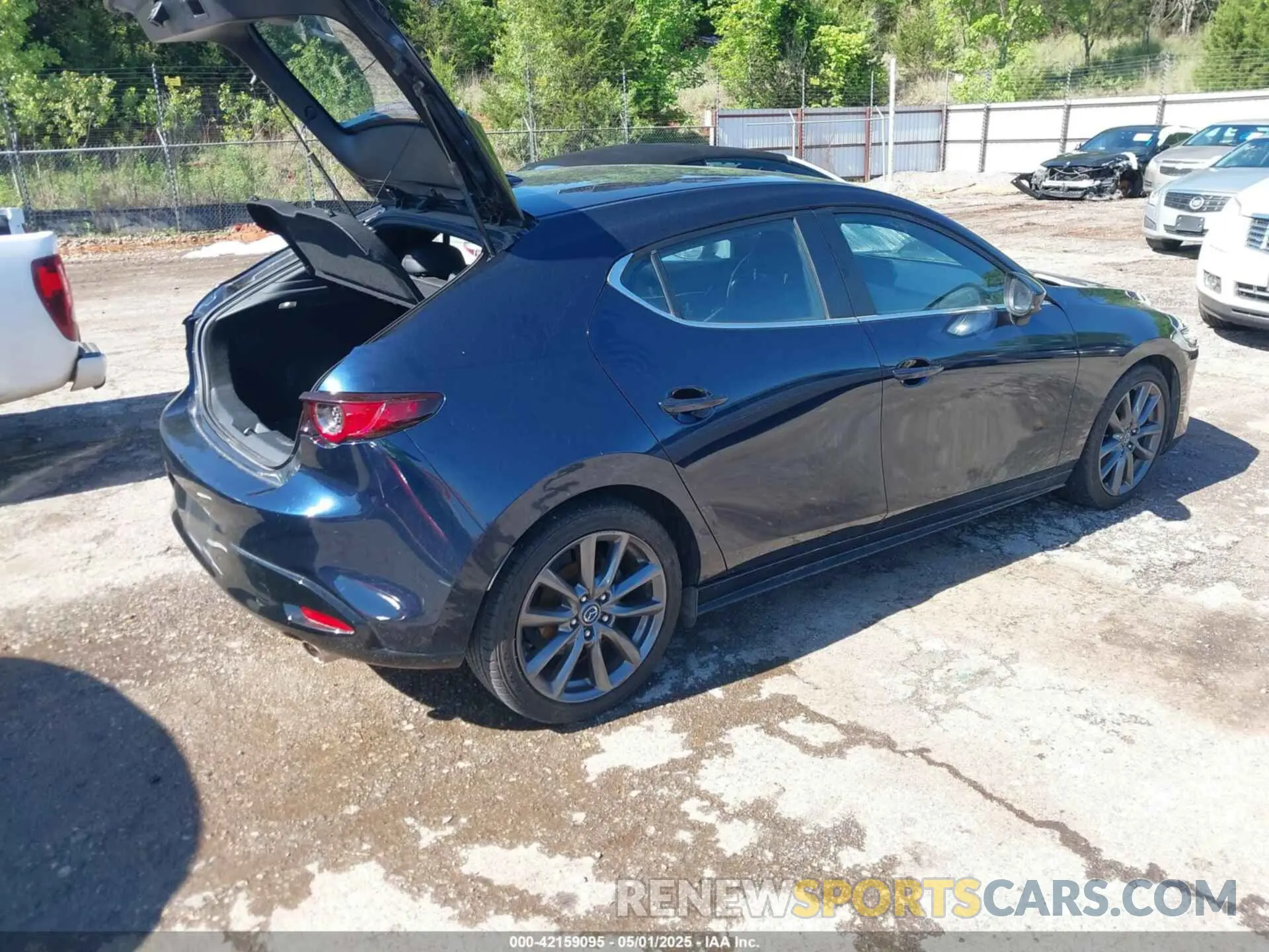 4 Photograph of a damaged car JM1BPBMM4K1128865 MAZDA MAZDA3 HATCHBACK 2019