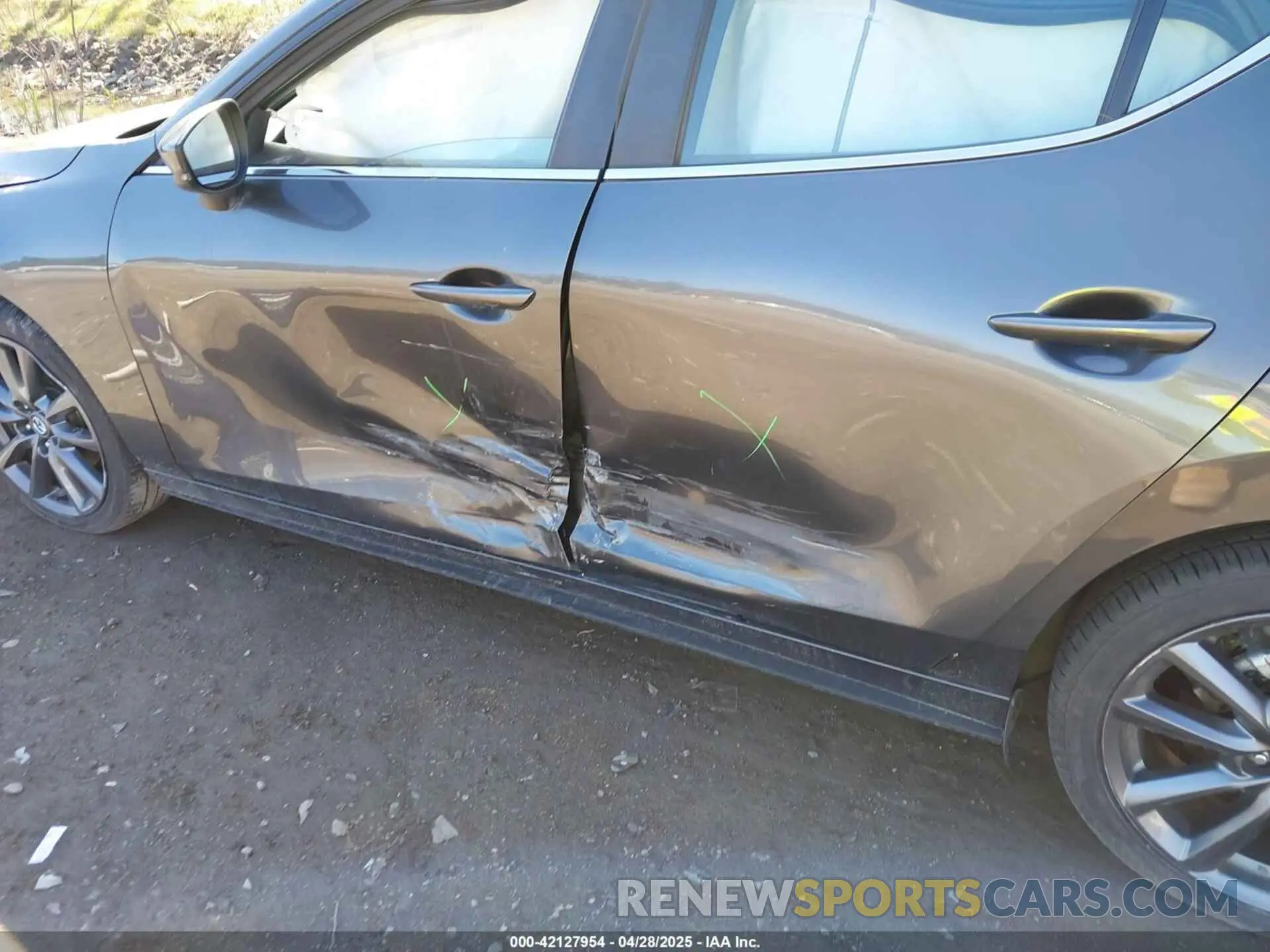 6 Photograph of a damaged car JM1BPBLMXL1160464 MAZDA MAZDA3 HATCHBACK 2020