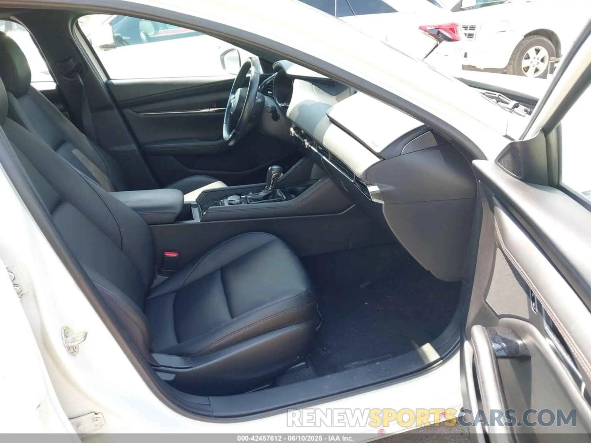 5 Photograph of a damaged car JM1BPBLL6M1328674 MAZDA MAZDA3 HATCHBACK 2021