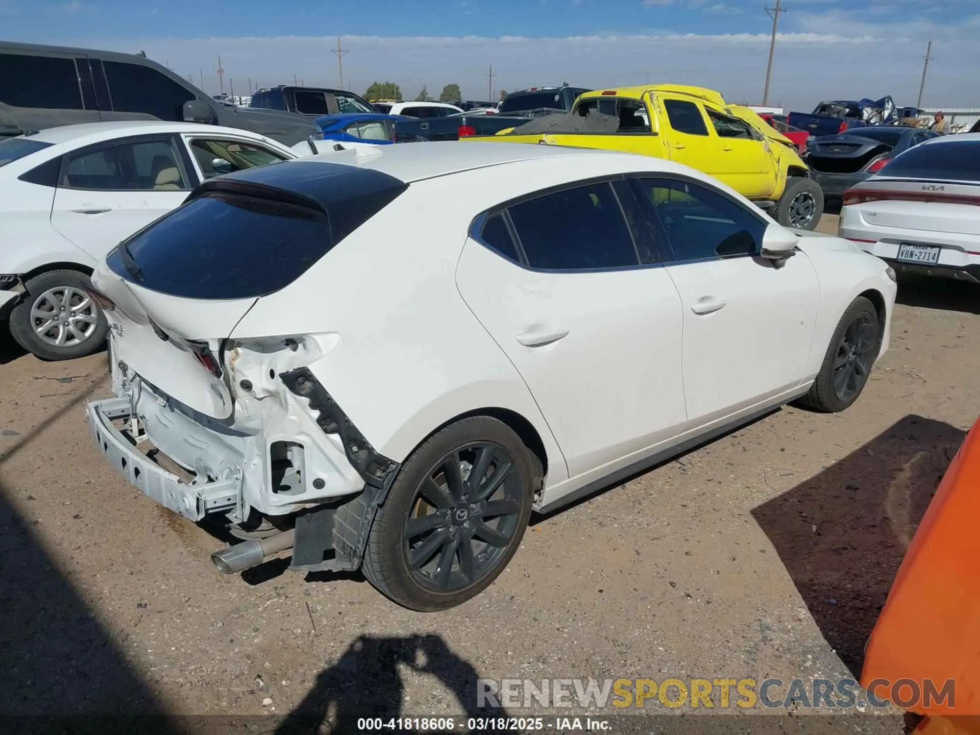 4 Photograph of a damaged car JM1BPBML7N1512408 MAZDA MAZDA3 HATCHBACK 2022