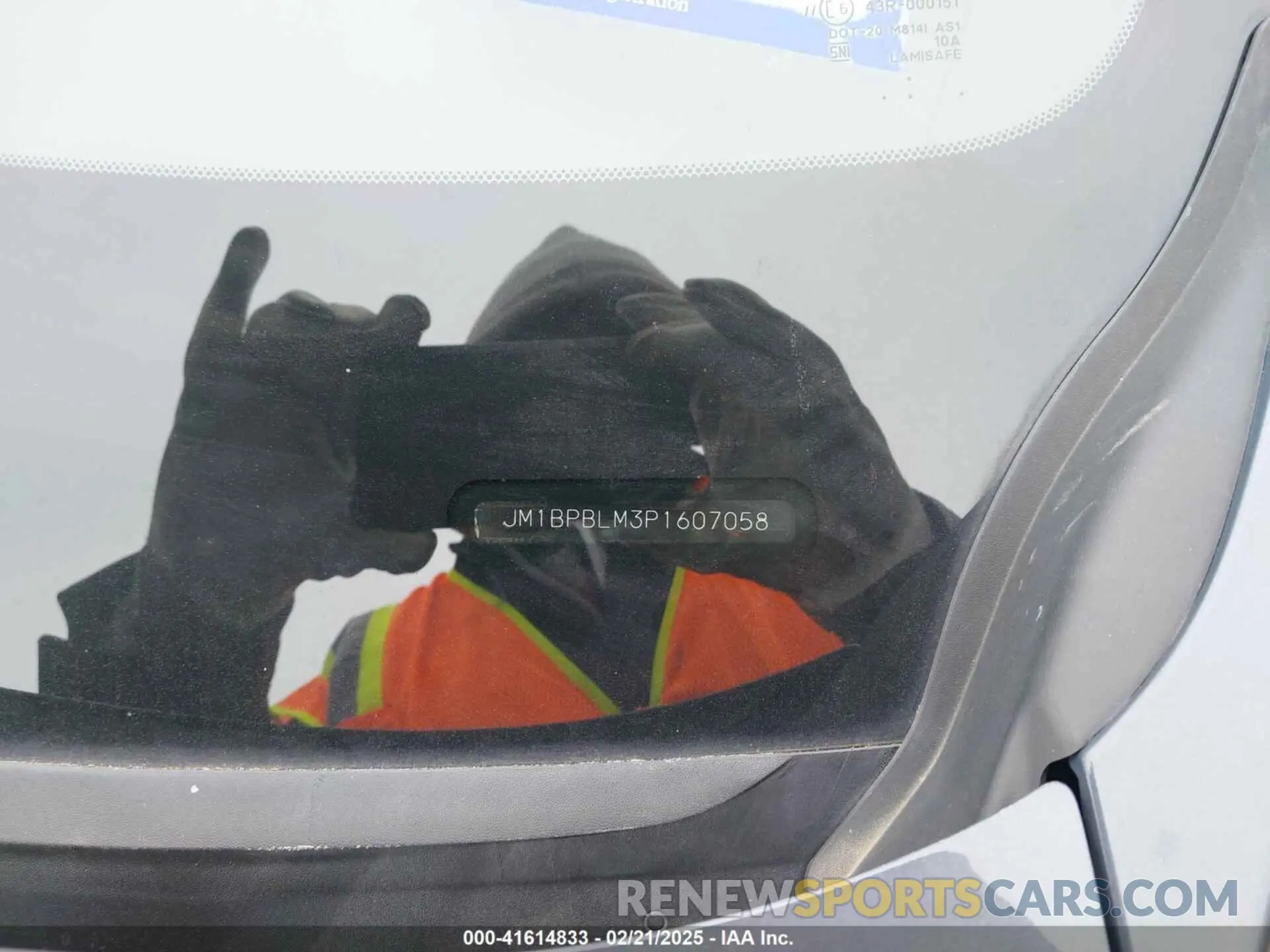 9 Photograph of a damaged car JM1BPBLM3P1607058 MAZDA MAZDA3 HATCHBACK 2023