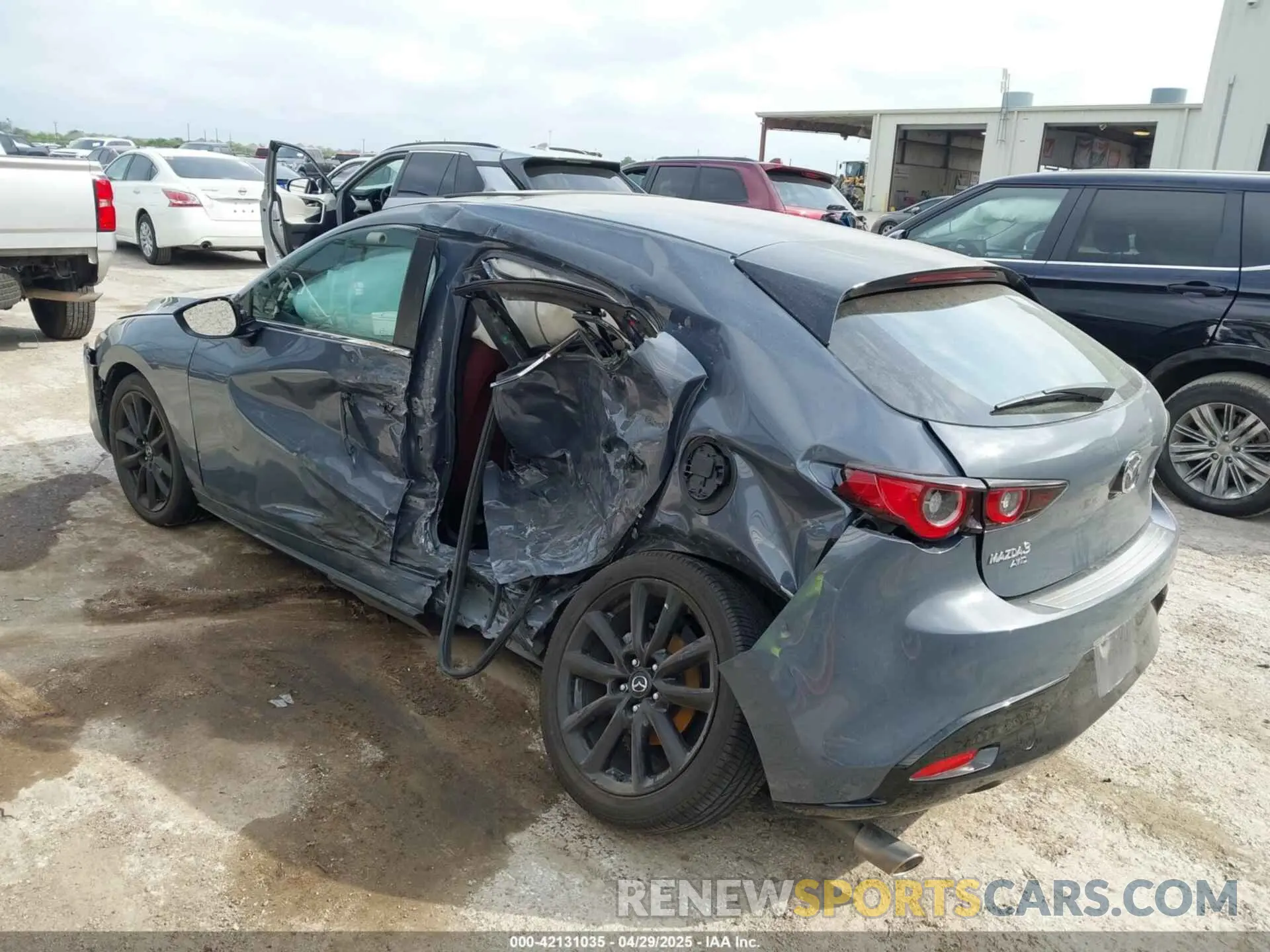 3 Photograph of a damaged car JM1BPBLM9P1611745 MAZDA MAZDA3 HATCHBACK 2023