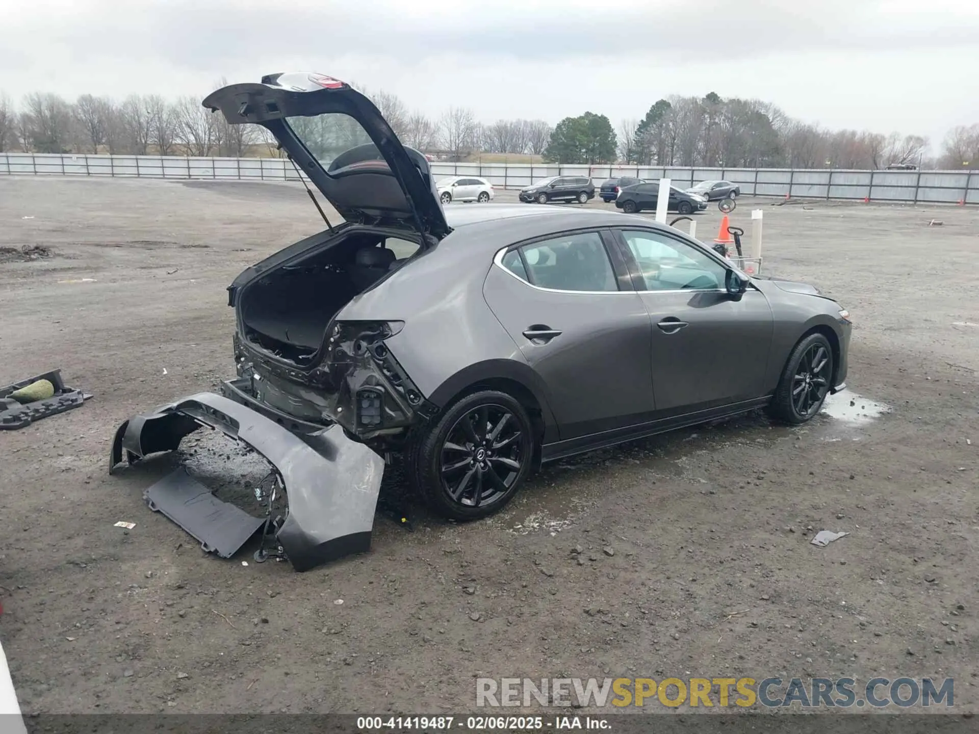 4 Photograph of a damaged car JM1BPBNY6R1707495 MAZDA MAZDA3 HATCHBACK 2024