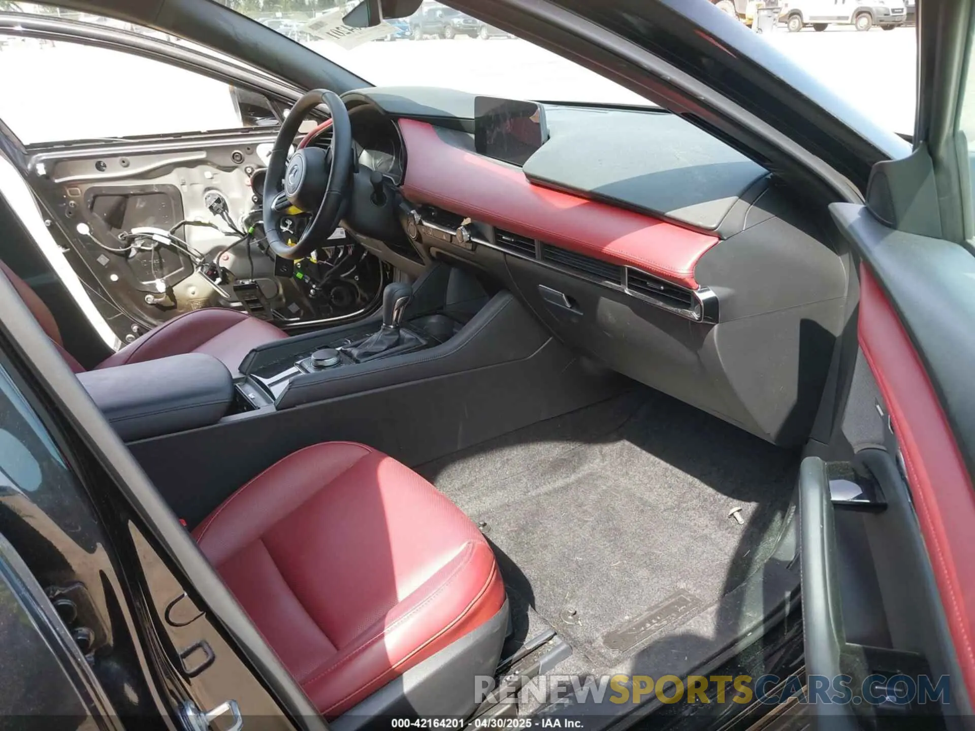 5 Photograph of a damaged car JM1BPBNYXR1710190 MAZDA MAZDA3 HATCHBACK 2024
