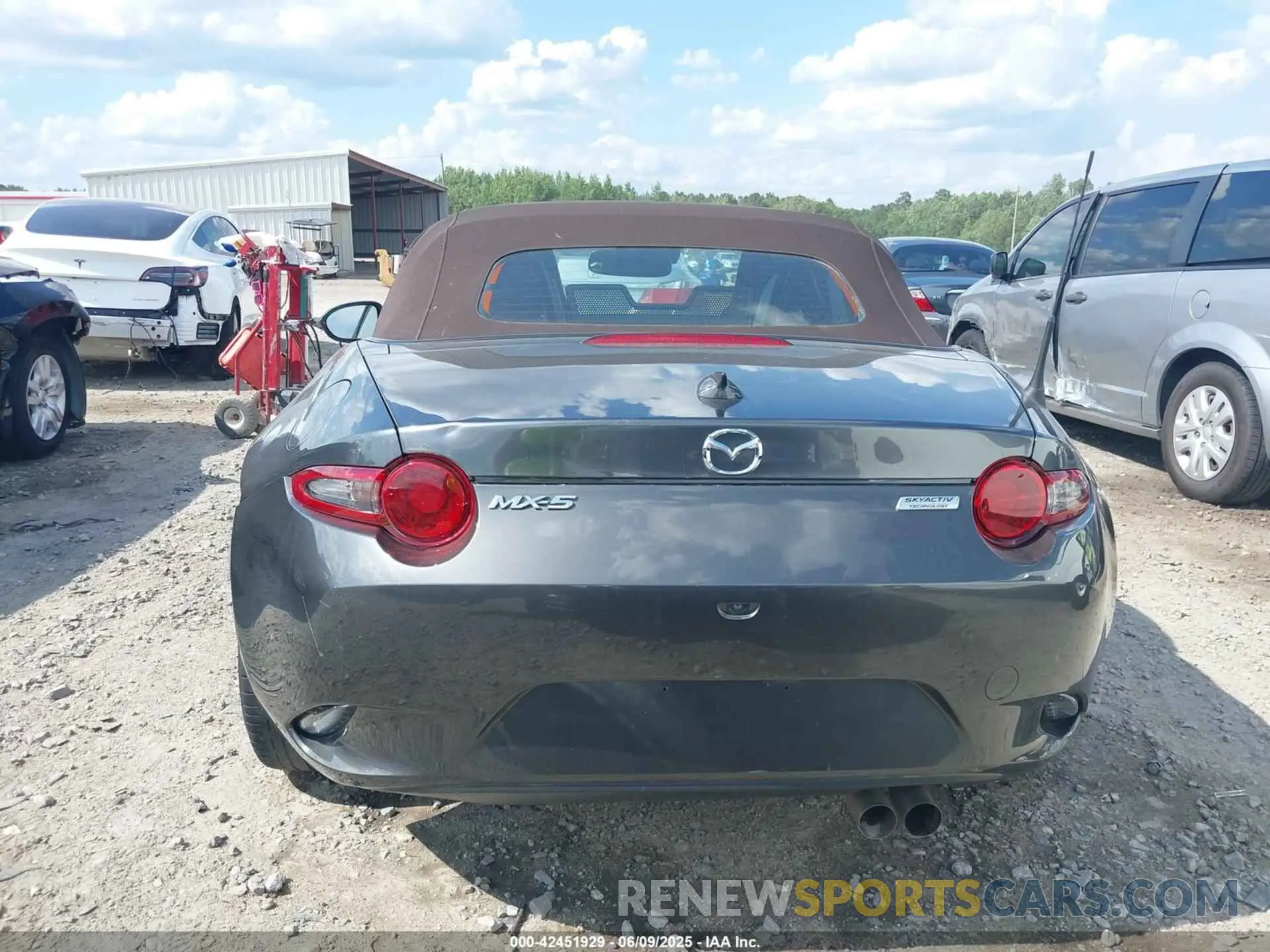 17 Photograph of a damaged car JM1NDAD77K0307238 MAZDA MX-5 MIATA 2019