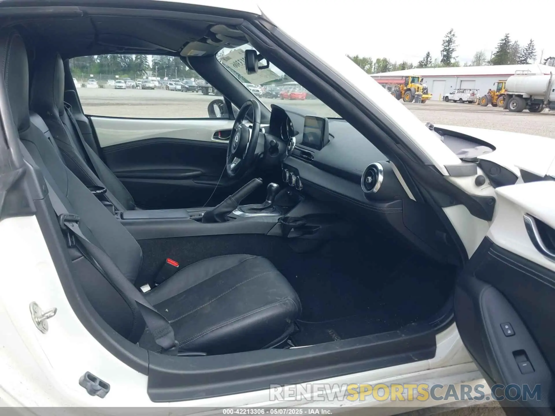 5 Photograph of a damaged car JM1NDAM75L0411647 MAZDA MX-5 MIATA RF 2020