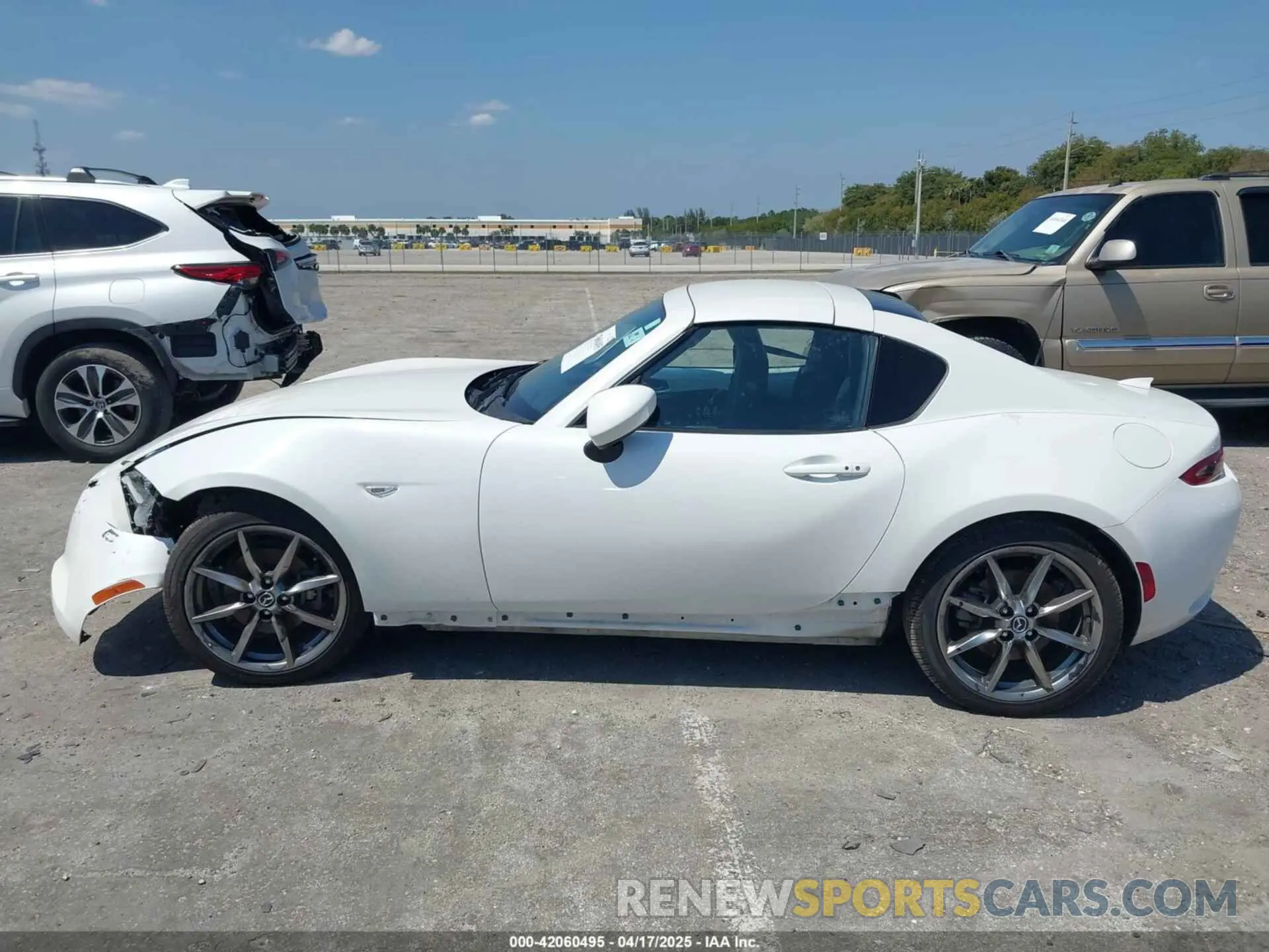 14 Photograph of a damaged car JM1NDAM75M0450871 MAZDA MX-5 MIATA RF 2021