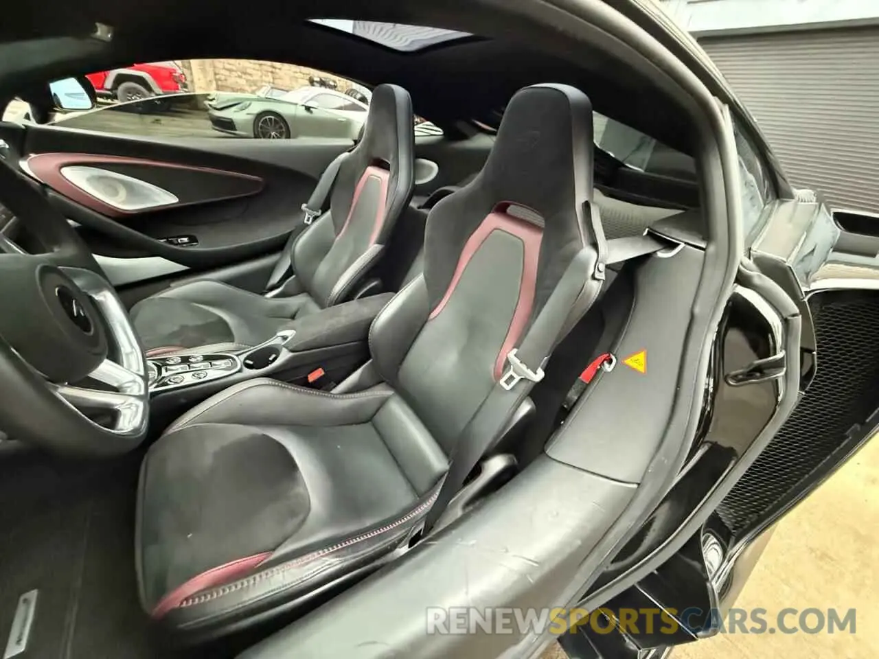 5 Photograph of a damaged car SBM22GCA3PW002548 MCLAREN AUTOMOTIVE GT 2023