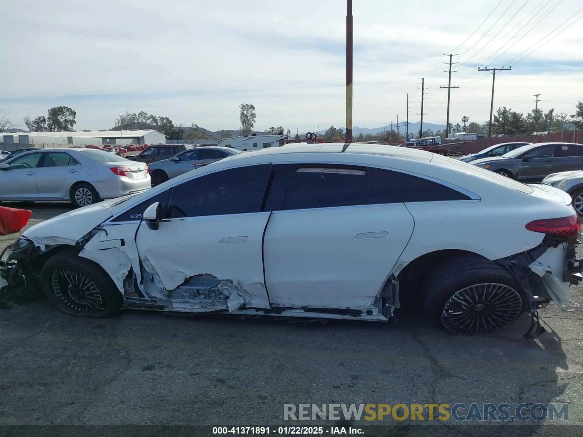 13 Photograph of a damaged car W1KCG2DB8RA048312 MERCEDES-BENZ 450 2024