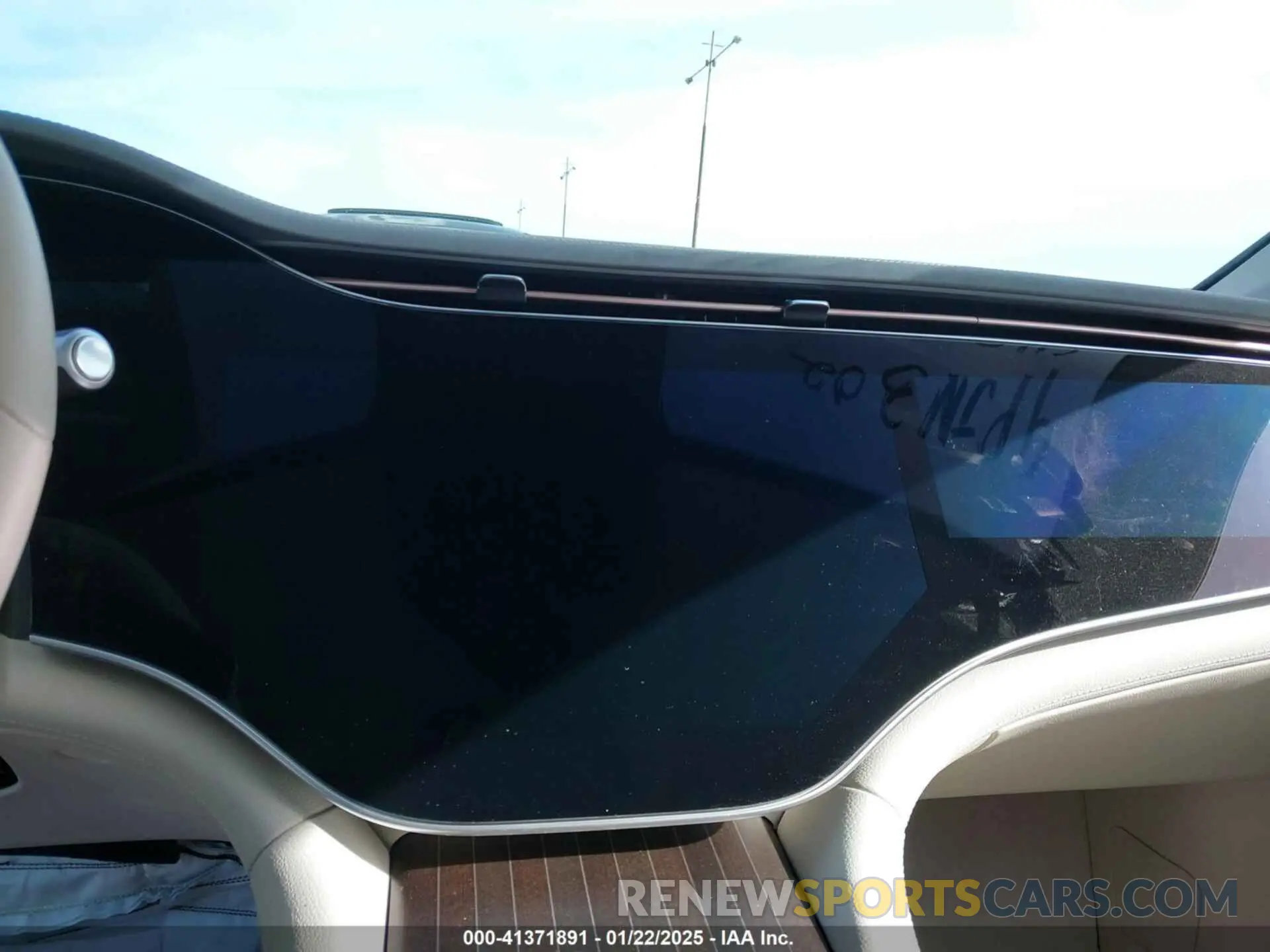17 Photograph of a damaged car W1KCG2DB8RA048312 MERCEDES-BENZ 450 2024
