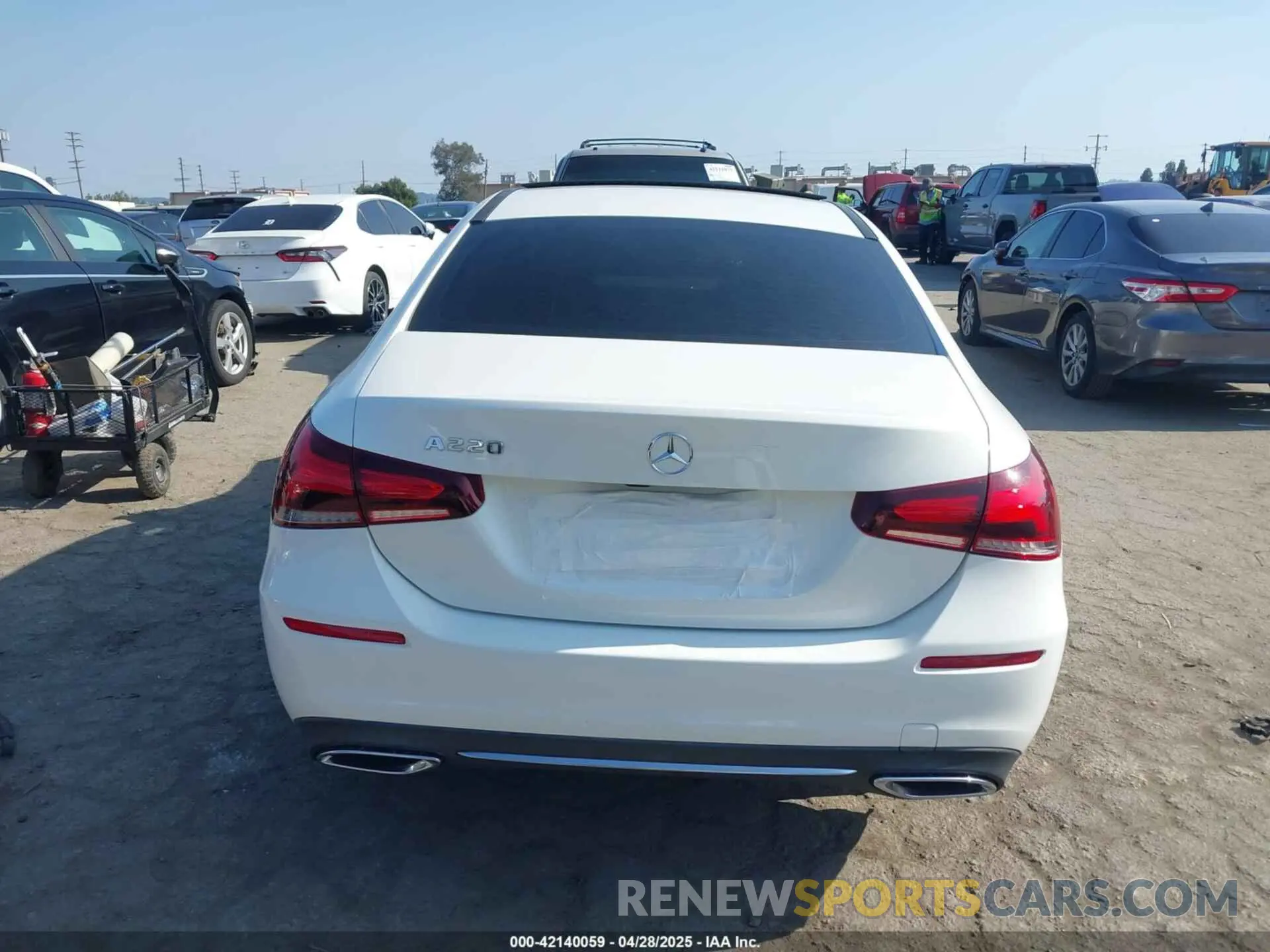 16 Photograph of a damaged car WDD3G4EB0KW000497 MERCEDES-BENZ A 220 2019