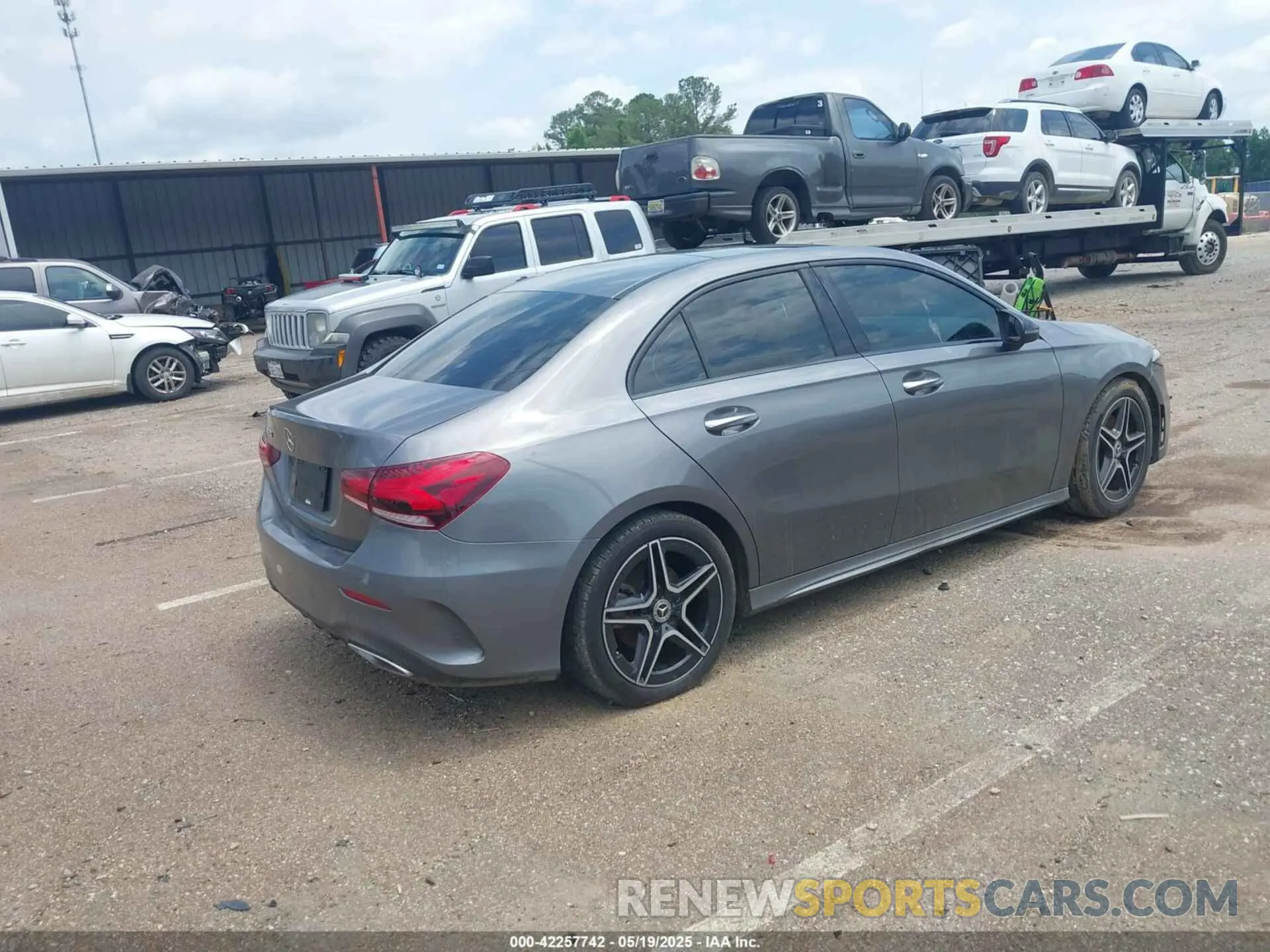 4 Photograph of a damaged car WDD3G4EB1KW002355 MERCEDES-BENZ A 220 2019
