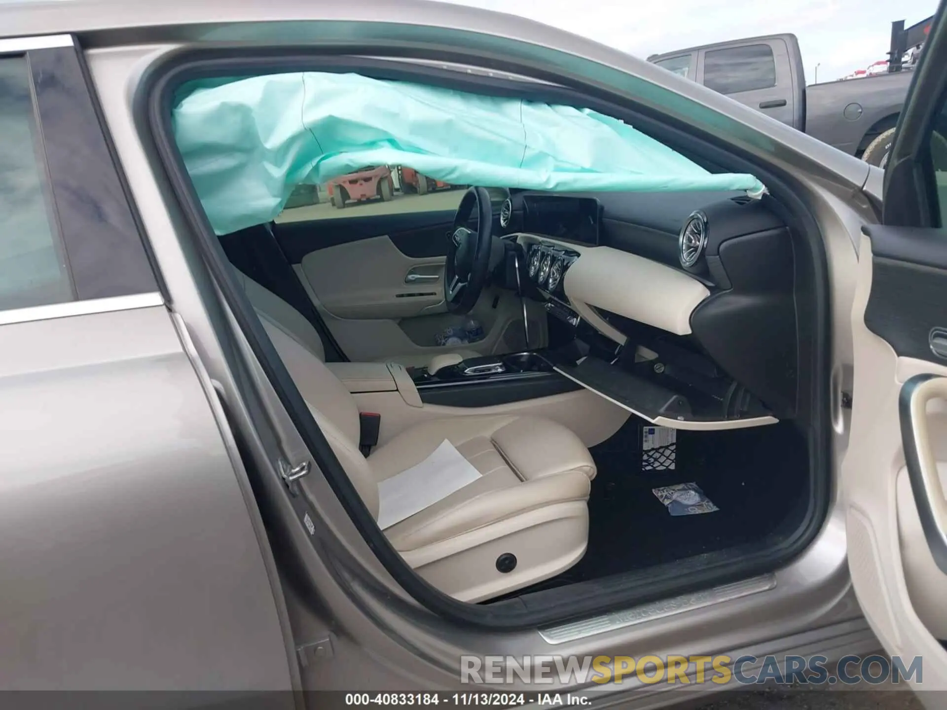 5 Photograph of a damaged car WDD3G4EB2KW001635 MERCEDES-BENZ A 220 2019