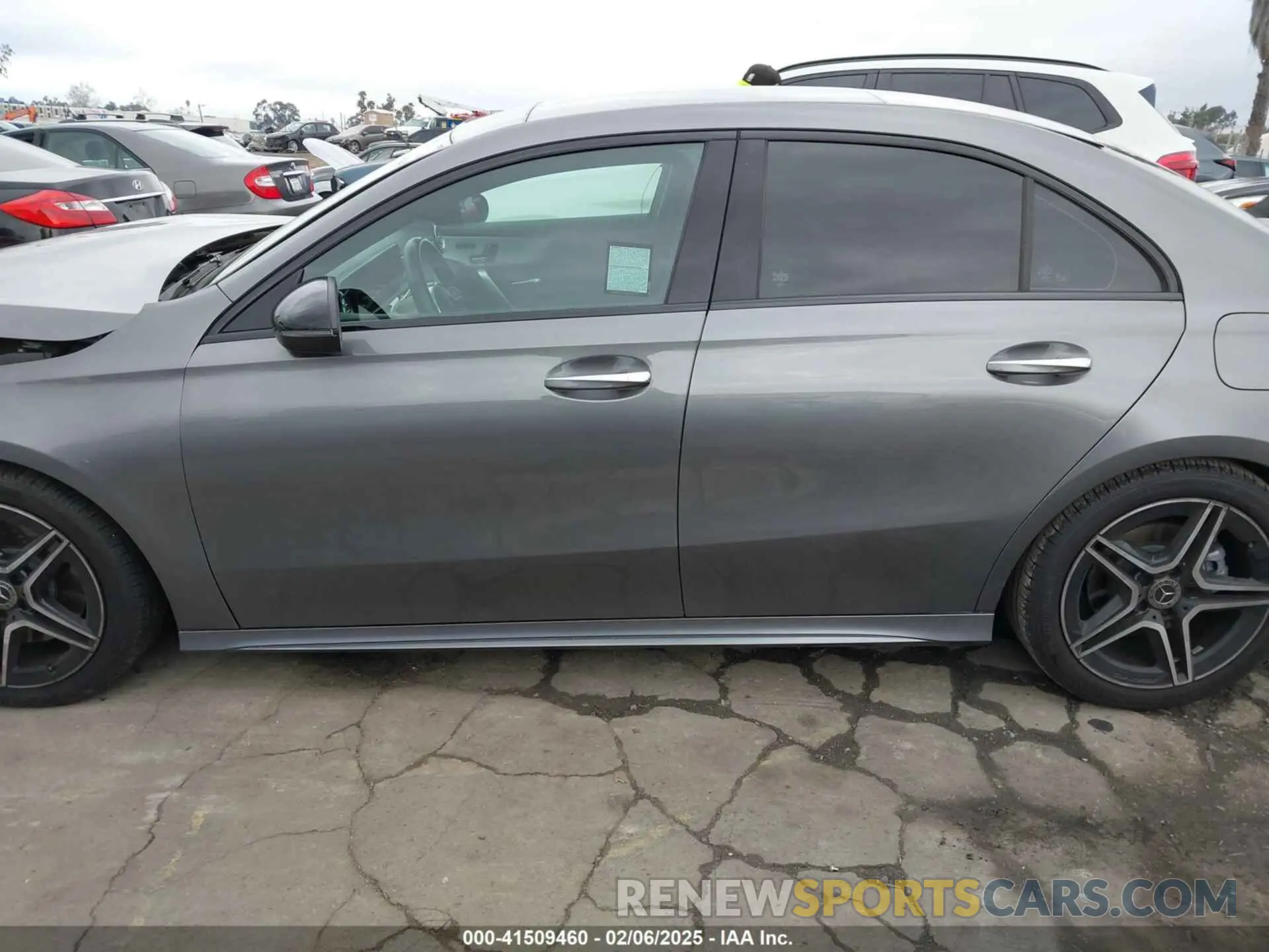 14 Photograph of a damaged car WDD3G4EB2KW003031 MERCEDES-BENZ A 220 2019