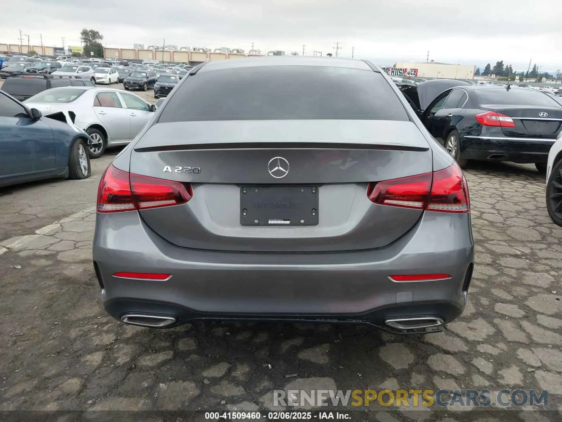 16 Photograph of a damaged car WDD3G4EB2KW003031 MERCEDES-BENZ A 220 2019