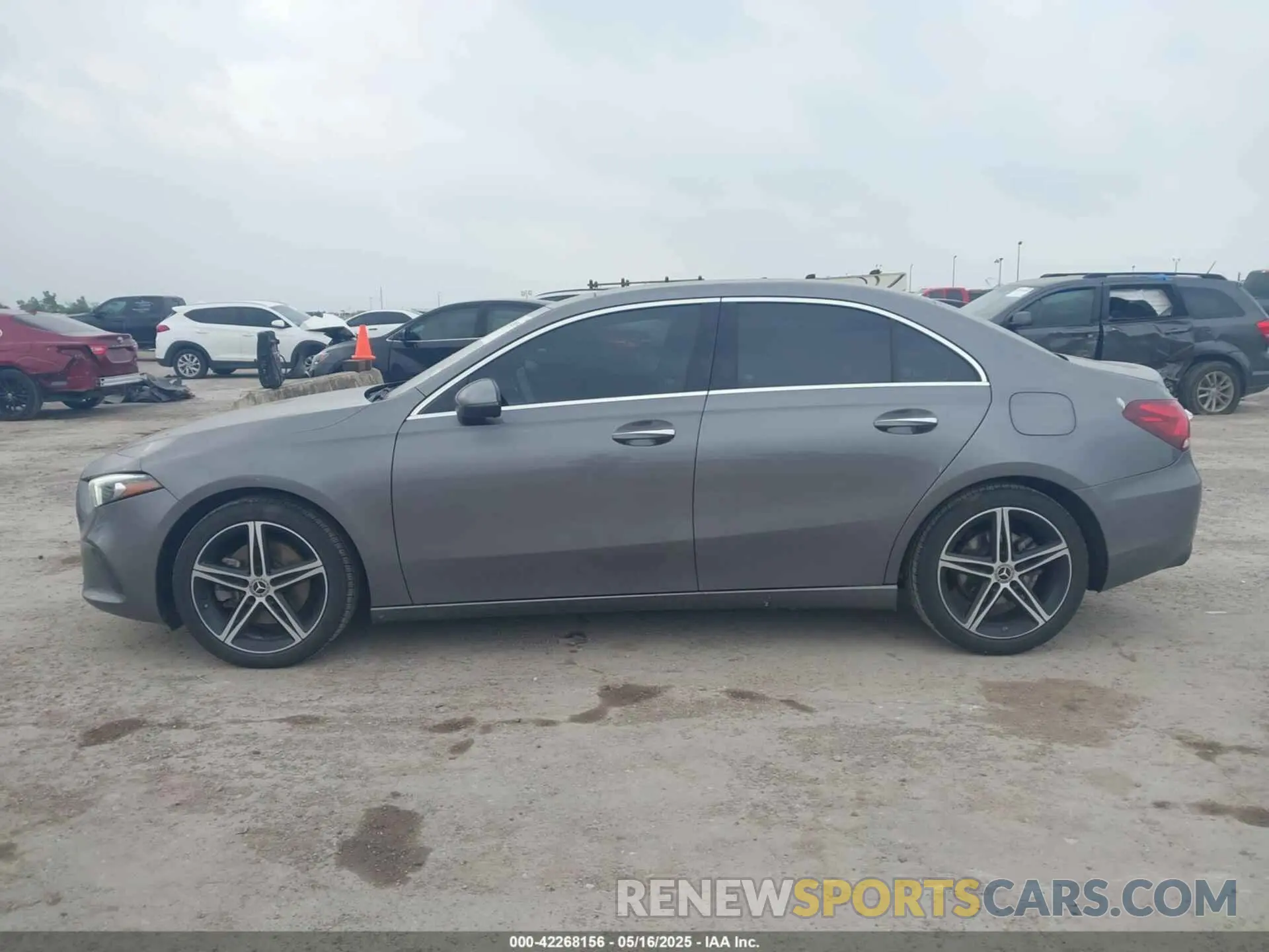 14 Photograph of a damaged car WDD3G4EB2KW016409 MERCEDES-BENZ A 220 2019