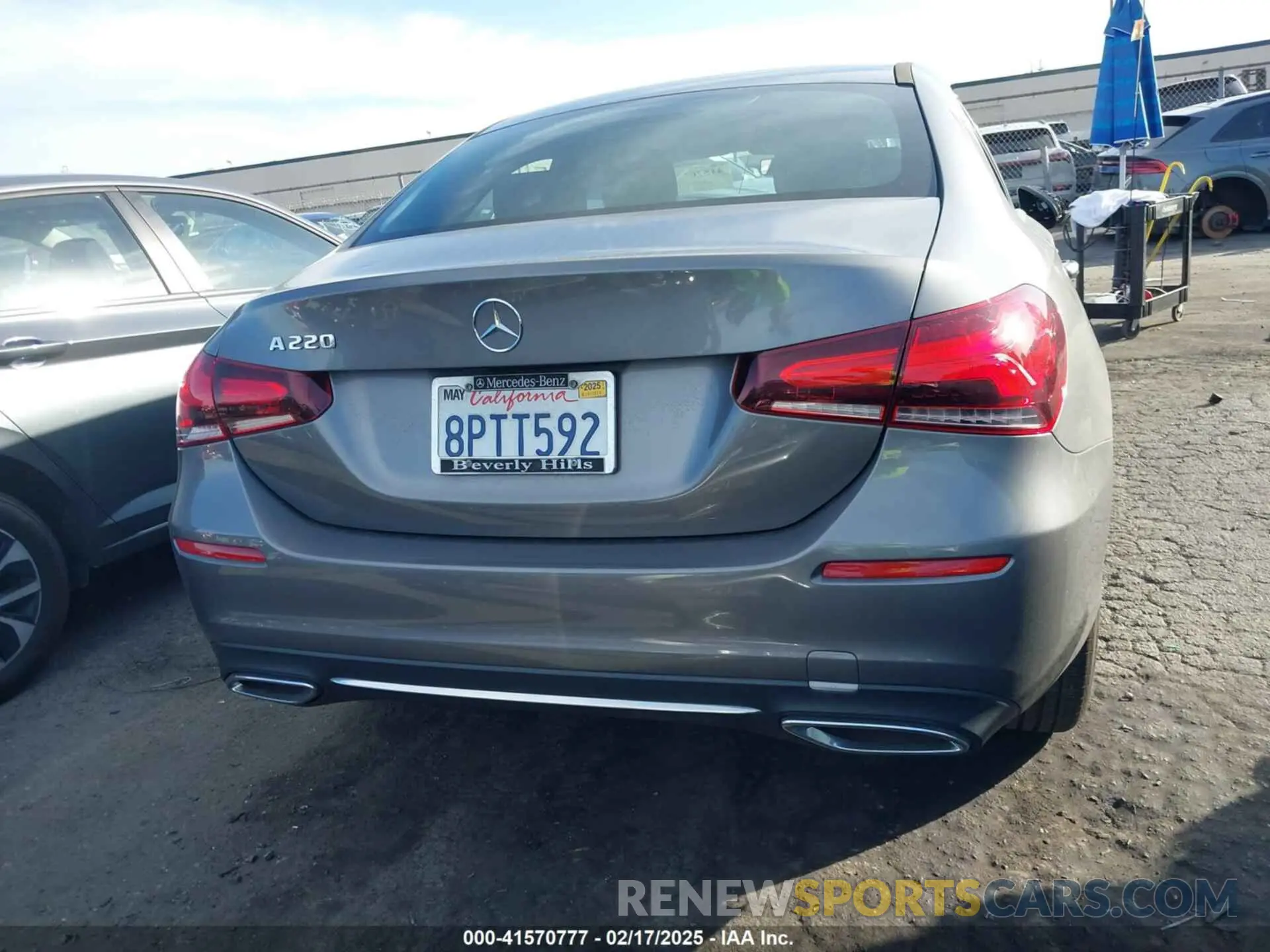 16 Photograph of a damaged car WDD3G4EB3KW025944 MERCEDES-BENZ A 220 2019