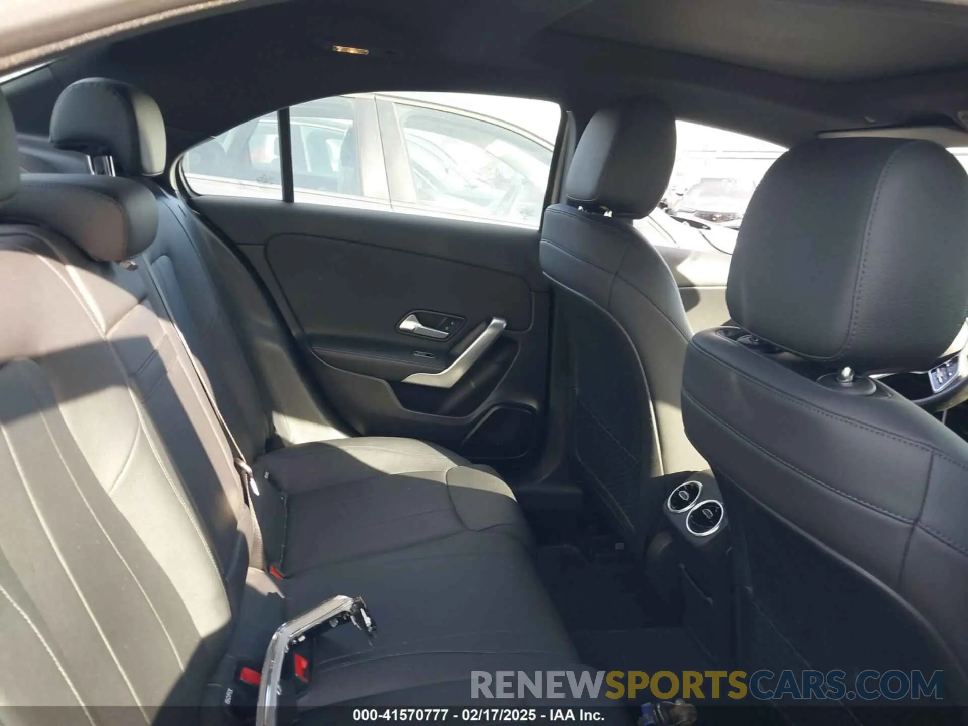 8 Photograph of a damaged car WDD3G4EB3KW025944 MERCEDES-BENZ A 220 2019