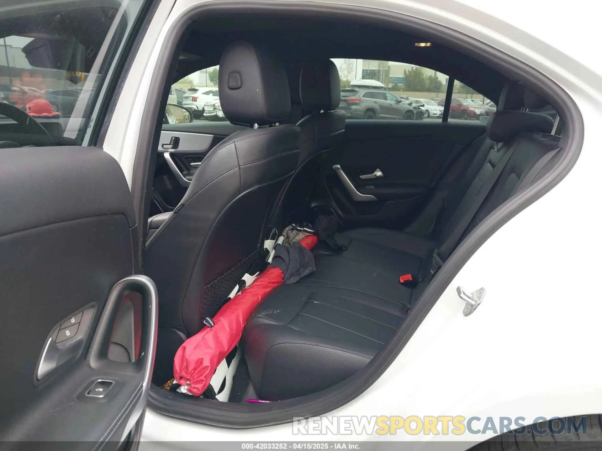 8 Photograph of a damaged car WDD3G4EB3KW027838 MERCEDES-BENZ A 220 2019