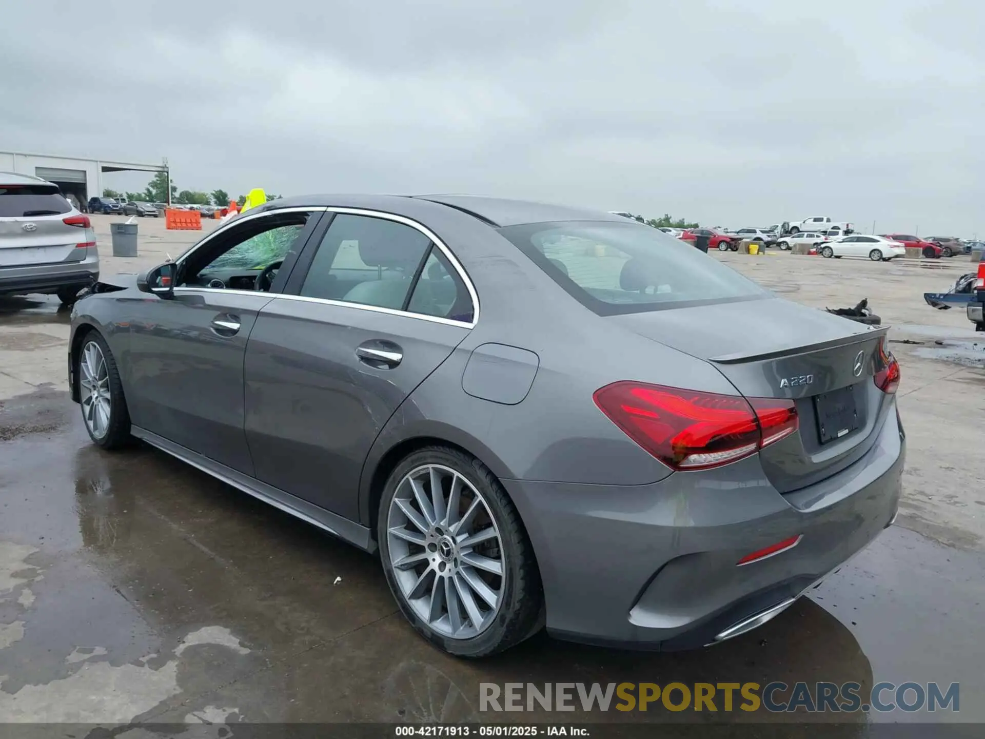 3 Photograph of a damaged car WDD3G4EB5KW018588 MERCEDES-BENZ A 220 2019