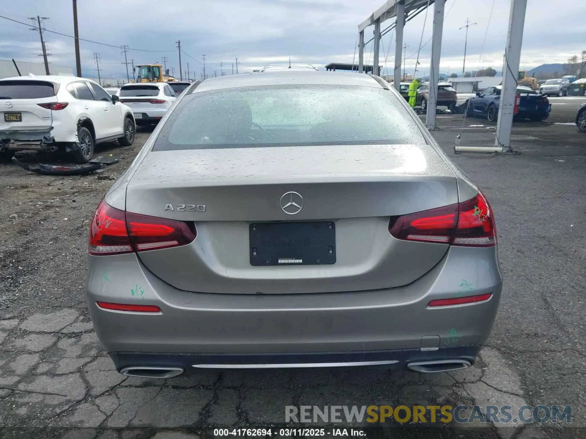 16 Photograph of a damaged car WDD3G4EB5KW035178 MERCEDES-BENZ A 220 2019