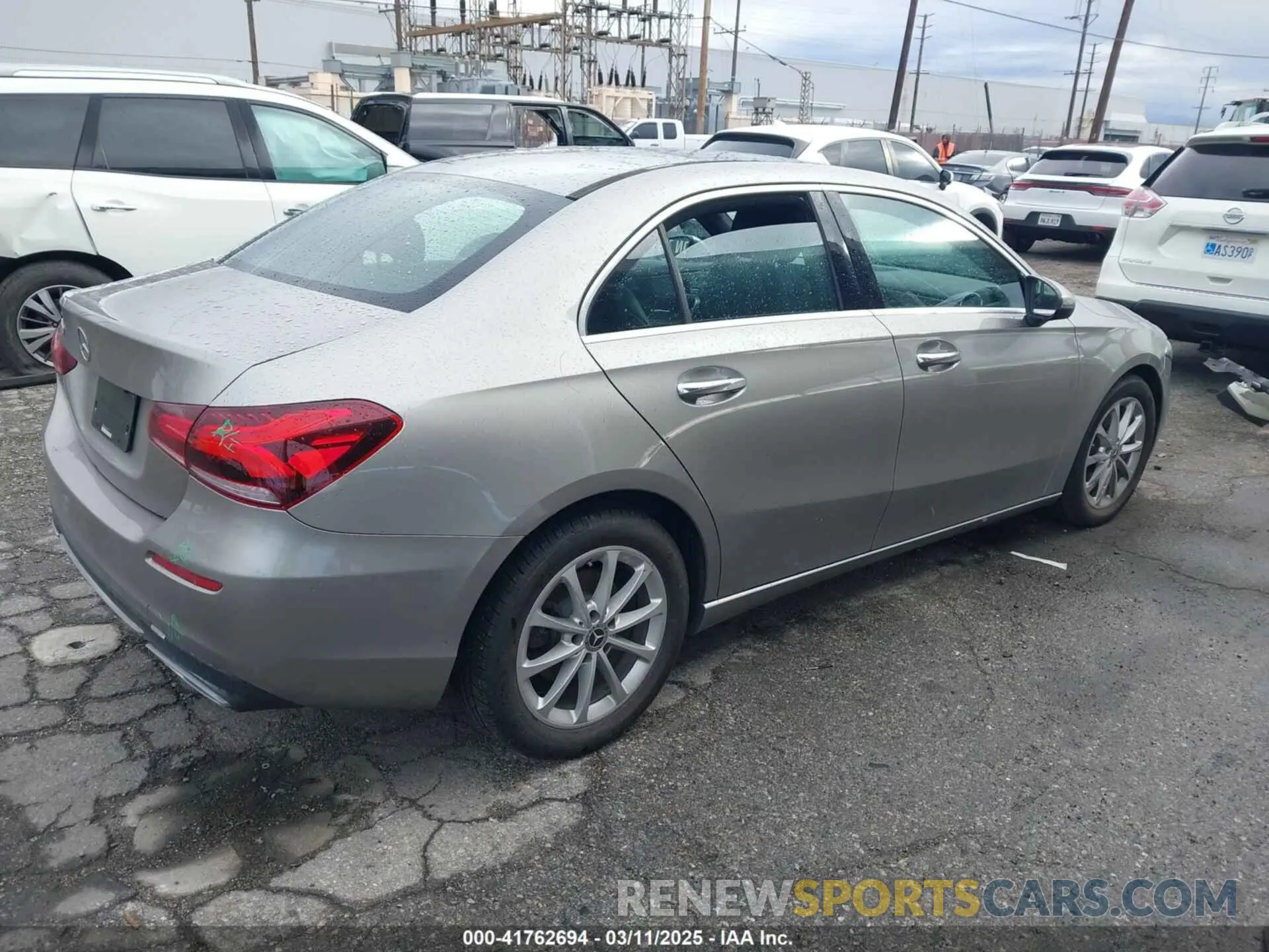 4 Photograph of a damaged car WDD3G4EB5KW035178 MERCEDES-BENZ A 220 2019