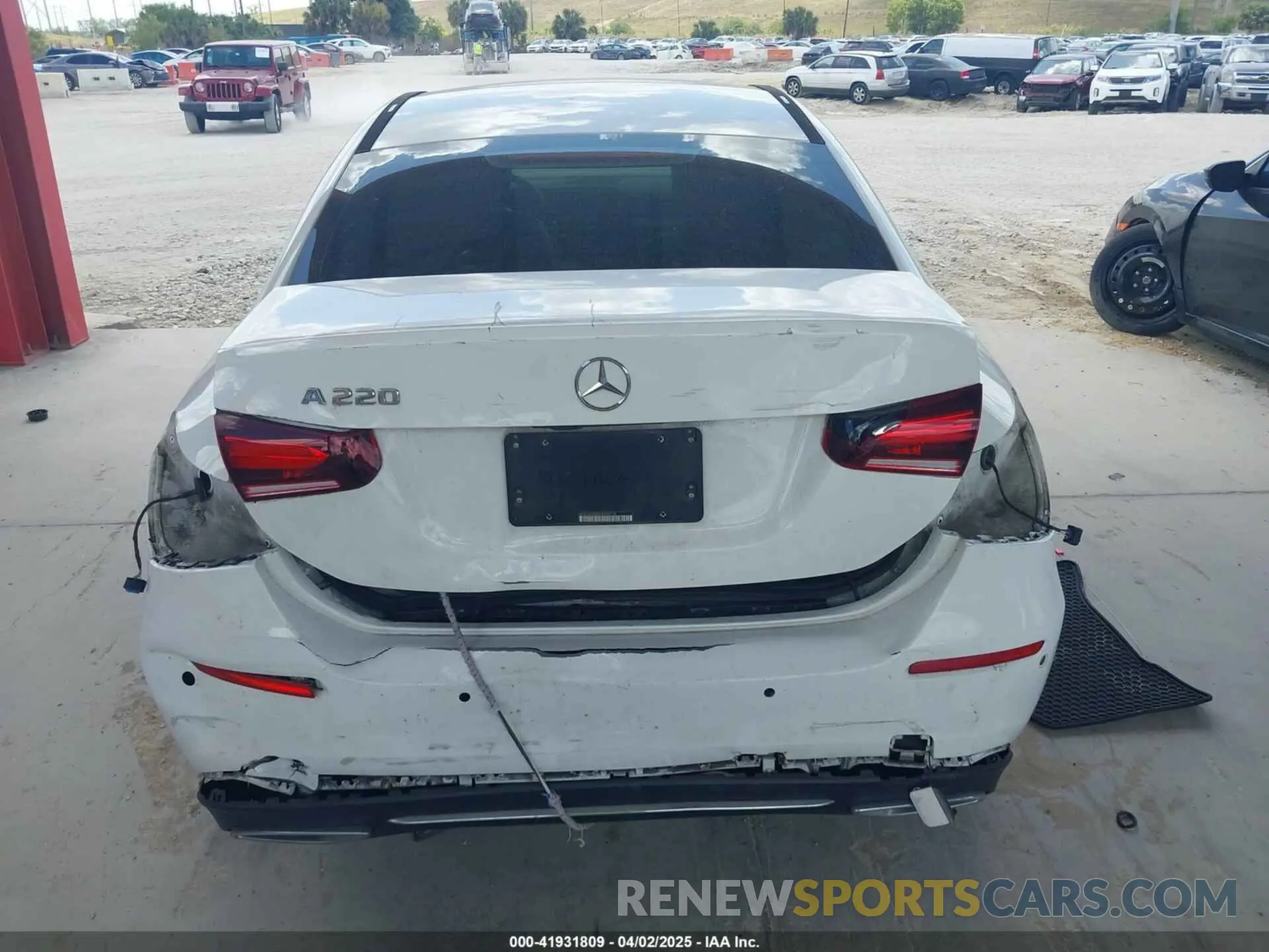 16 Photograph of a damaged car WDD3G4EB6KW024318 MERCEDES-BENZ A 220 2019