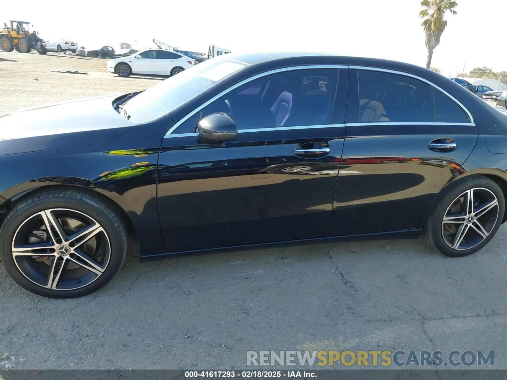 14 Photograph of a damaged car WDD3G4FB0KW007268 MERCEDES-BENZ A 220 2019