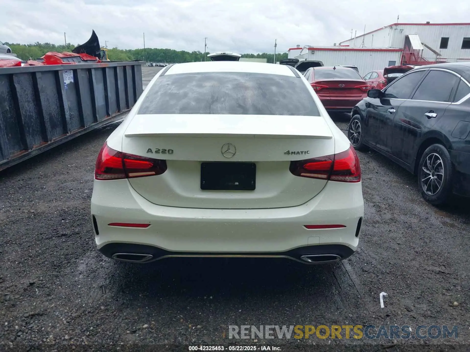 16 Photograph of a damaged car WDD3G4FB1KW028940 MERCEDES-BENZ A 220 2019