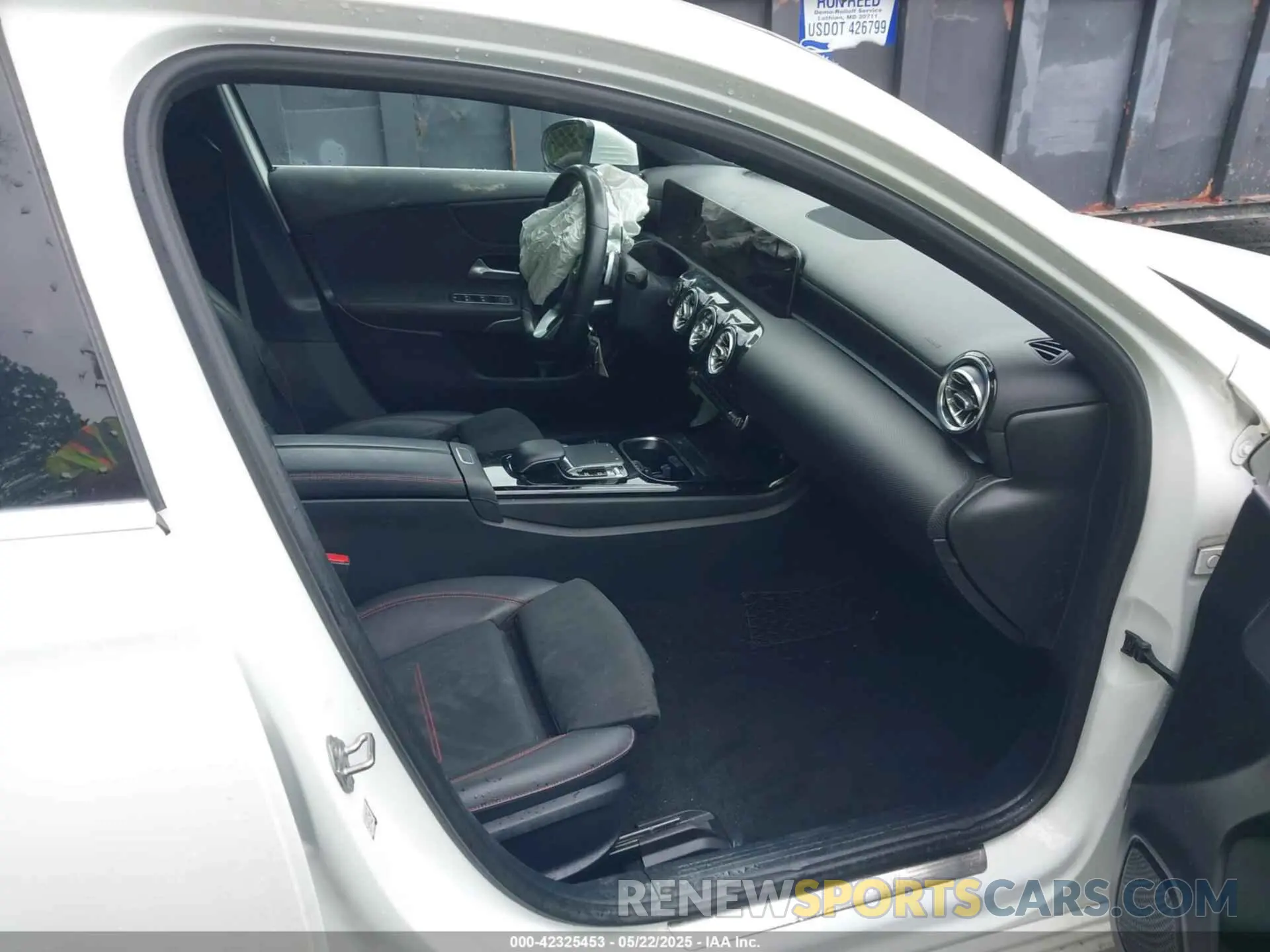 5 Photograph of a damaged car WDD3G4FB1KW028940 MERCEDES-BENZ A 220 2019