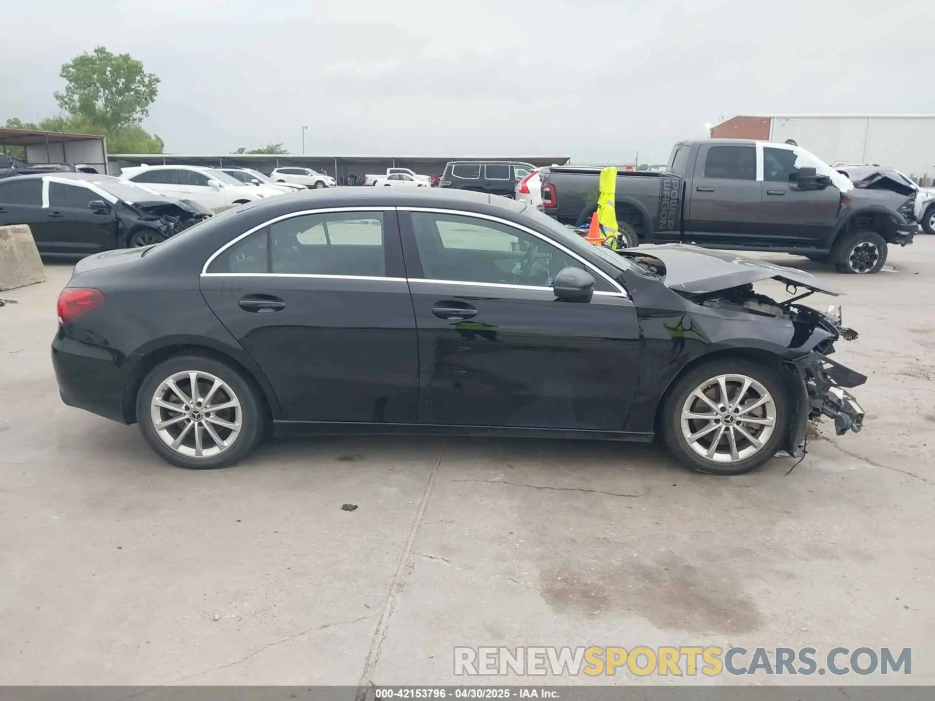 14 Photograph of a damaged car W1K3G4EB3LJ201695 MERCEDES-BENZ A 220 2020
