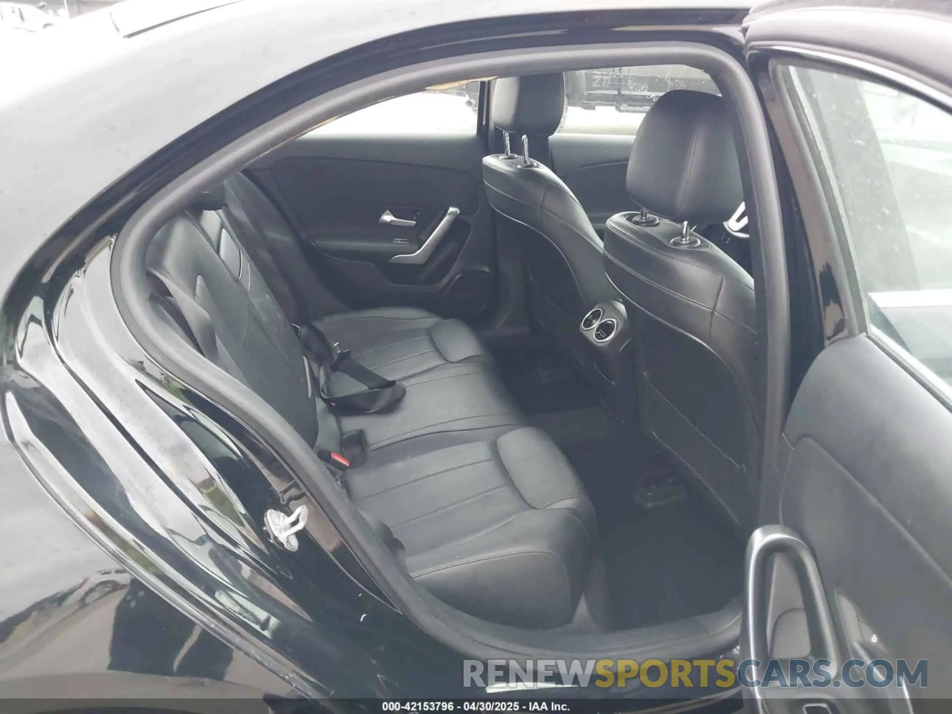 8 Photograph of a damaged car W1K3G4EB3LJ201695 MERCEDES-BENZ A 220 2020