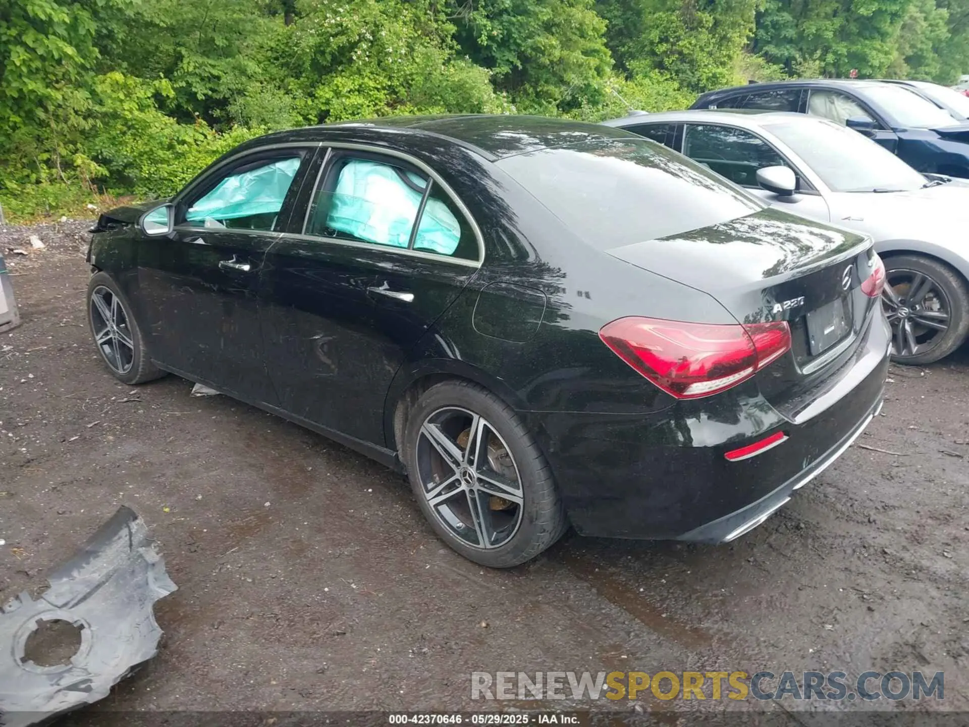 3 Photograph of a damaged car W1K3G4FB4LJ202188 MERCEDES-BENZ A 220 2020