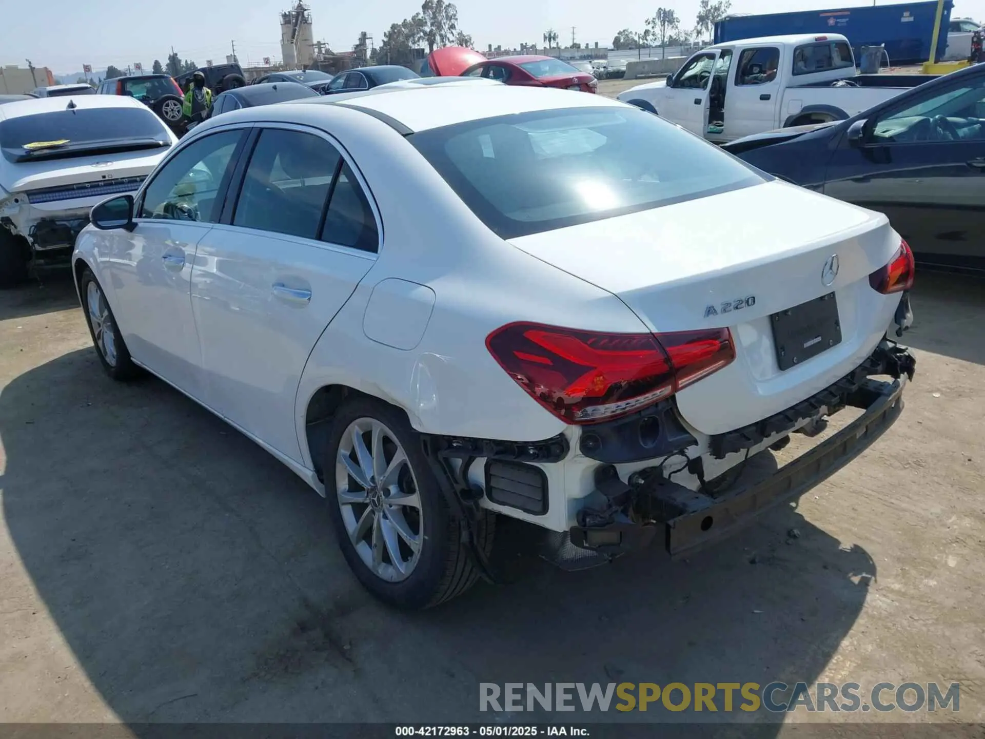 3 Photograph of a damaged car W1K3G4EB7MJ267474 MERCEDES-BENZ A 220 2021