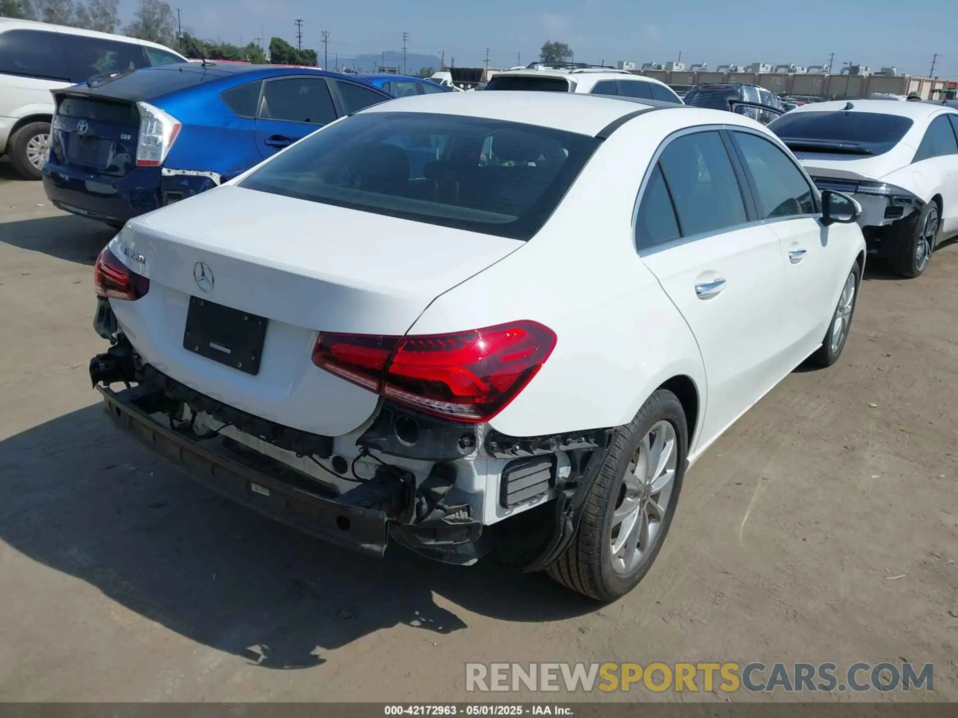 4 Photograph of a damaged car W1K3G4EB7MJ267474 MERCEDES-BENZ A 220 2021