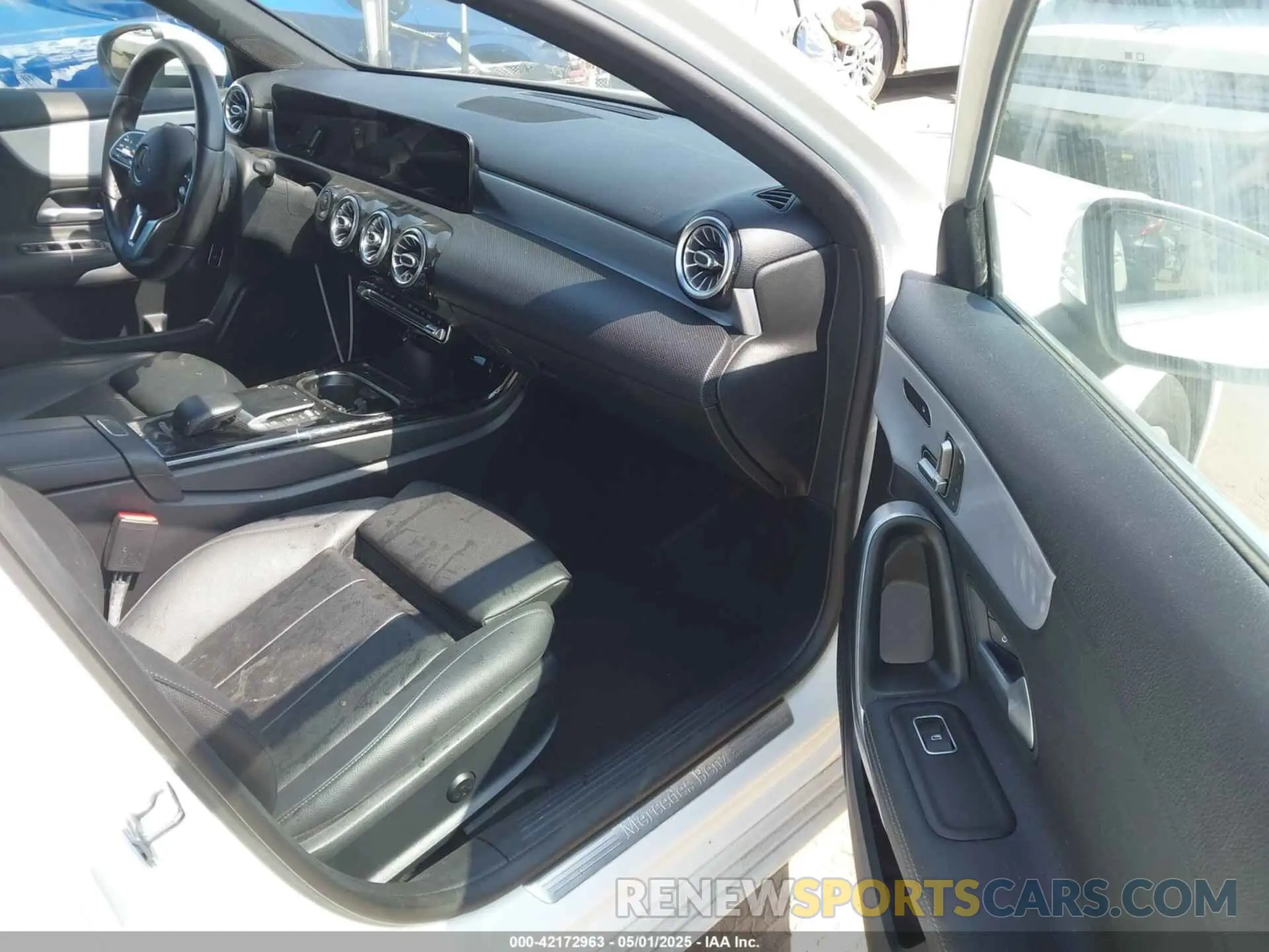 5 Photograph of a damaged car W1K3G4EB7MJ267474 MERCEDES-BENZ A 220 2021