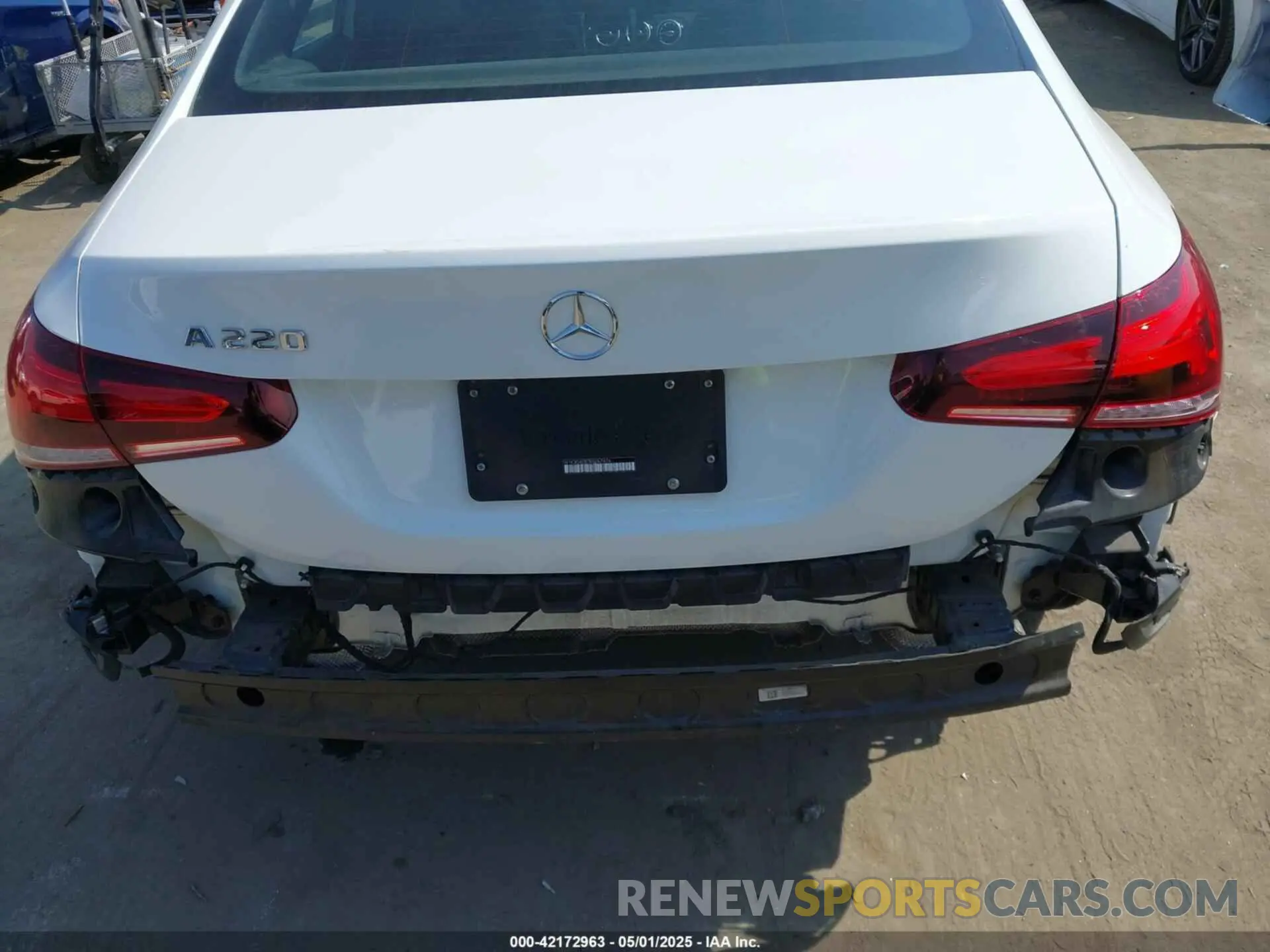 6 Photograph of a damaged car W1K3G4EB7MJ267474 MERCEDES-BENZ A 220 2021