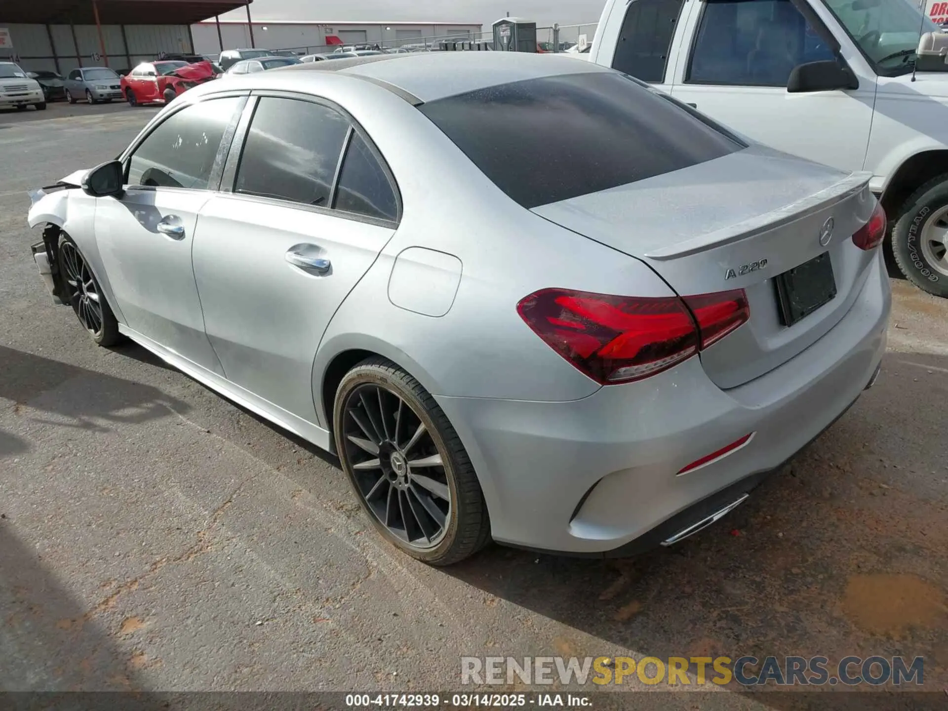 3 Photograph of a damaged car W1K3G4EB9MJ269341 MERCEDES-BENZ A 220 2021