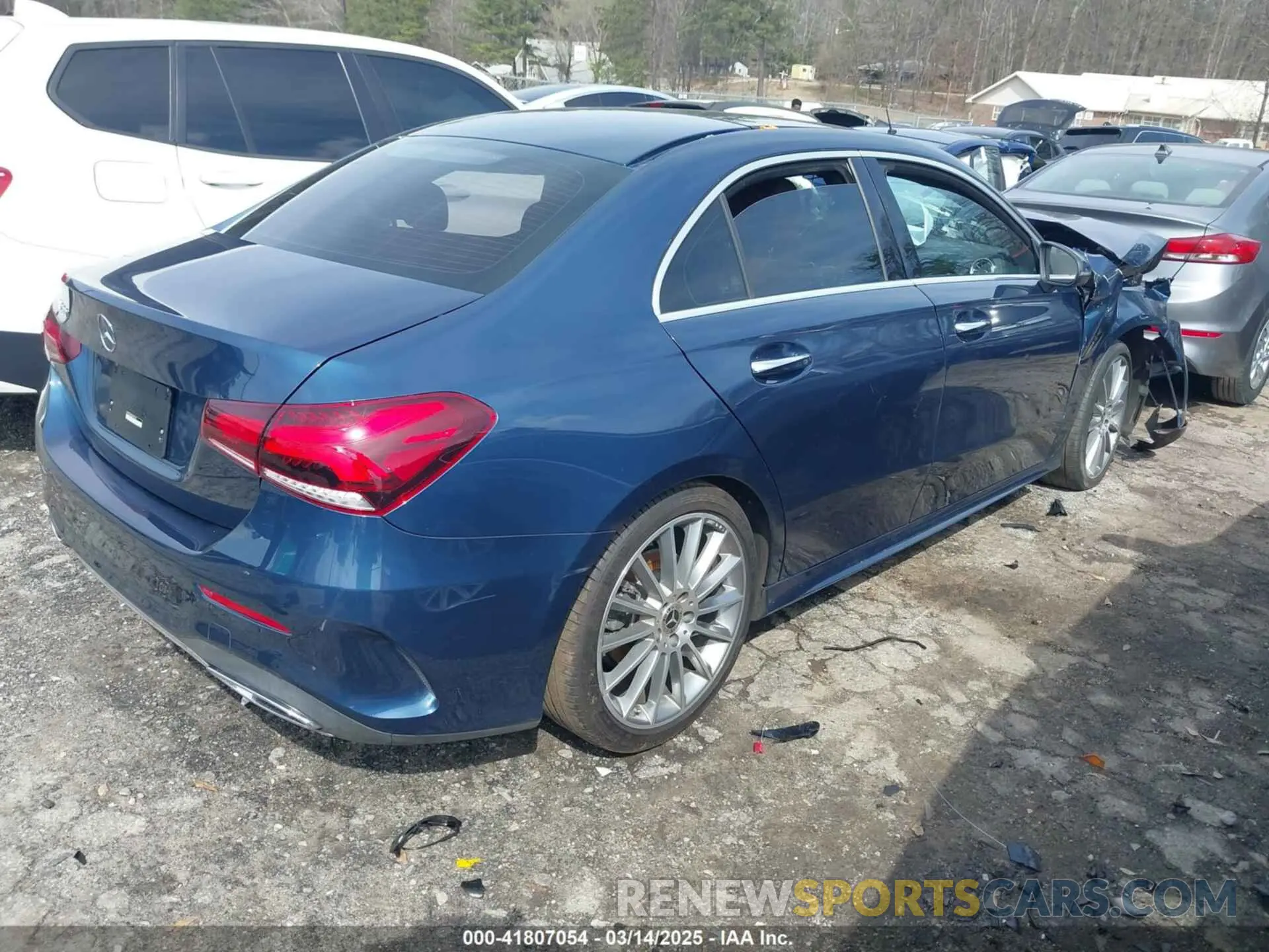 4 Photograph of a damaged car W1K3G4EB5NJ355604 MERCEDES-BENZ A 220 2022