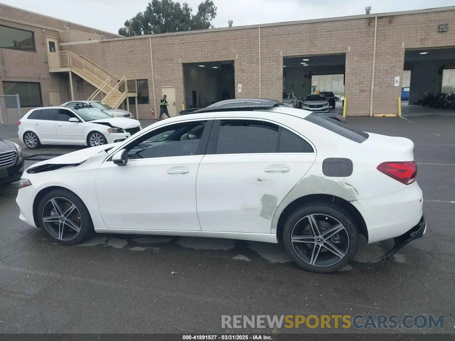 13 Photograph of a damaged car W1K3G4EB7NJ328176 MERCEDES-BENZ A 220 2022