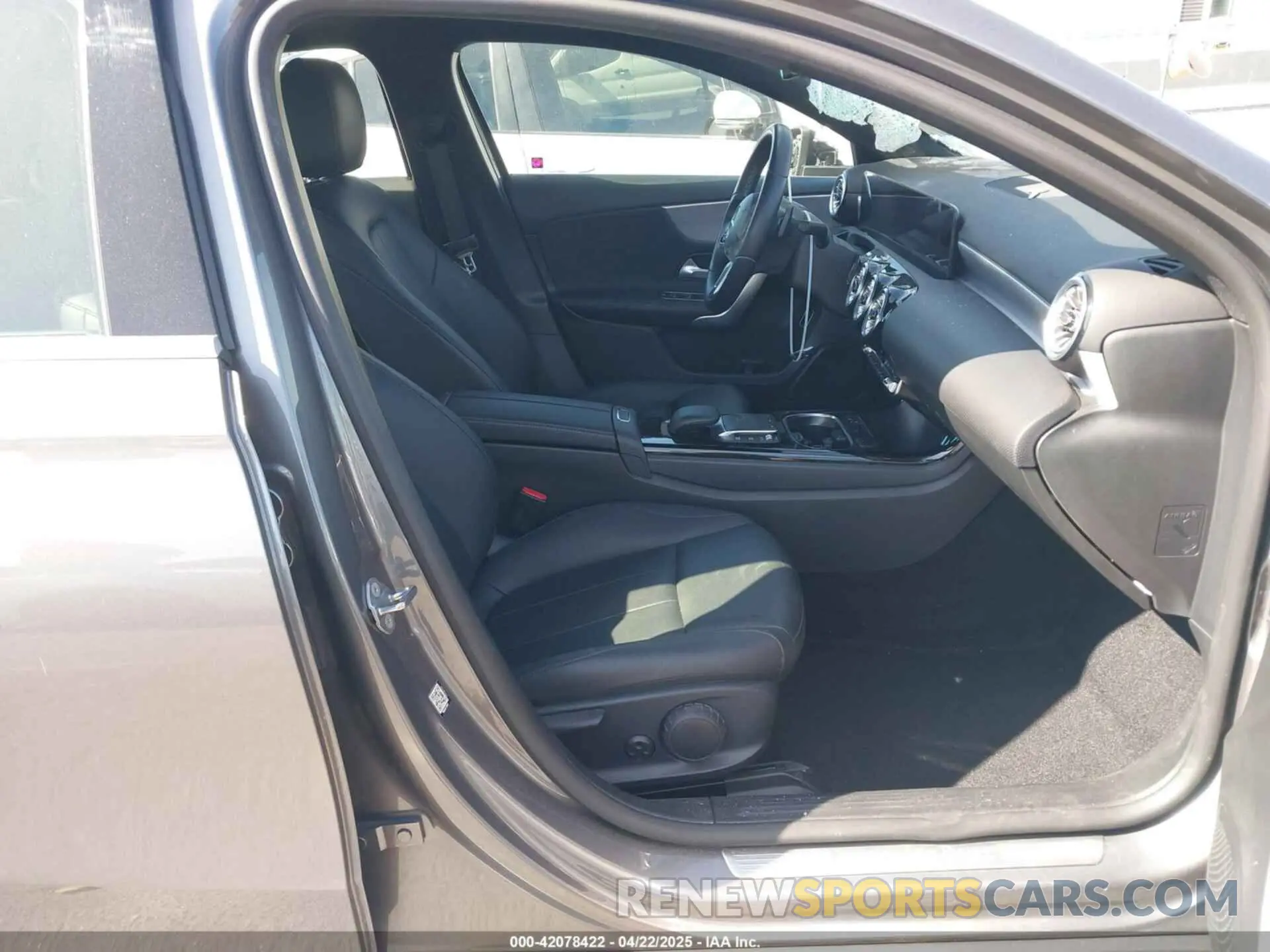 5 Photograph of a damaged car W1K3G4EB7NJ363798 MERCEDES-BENZ A 220 2022