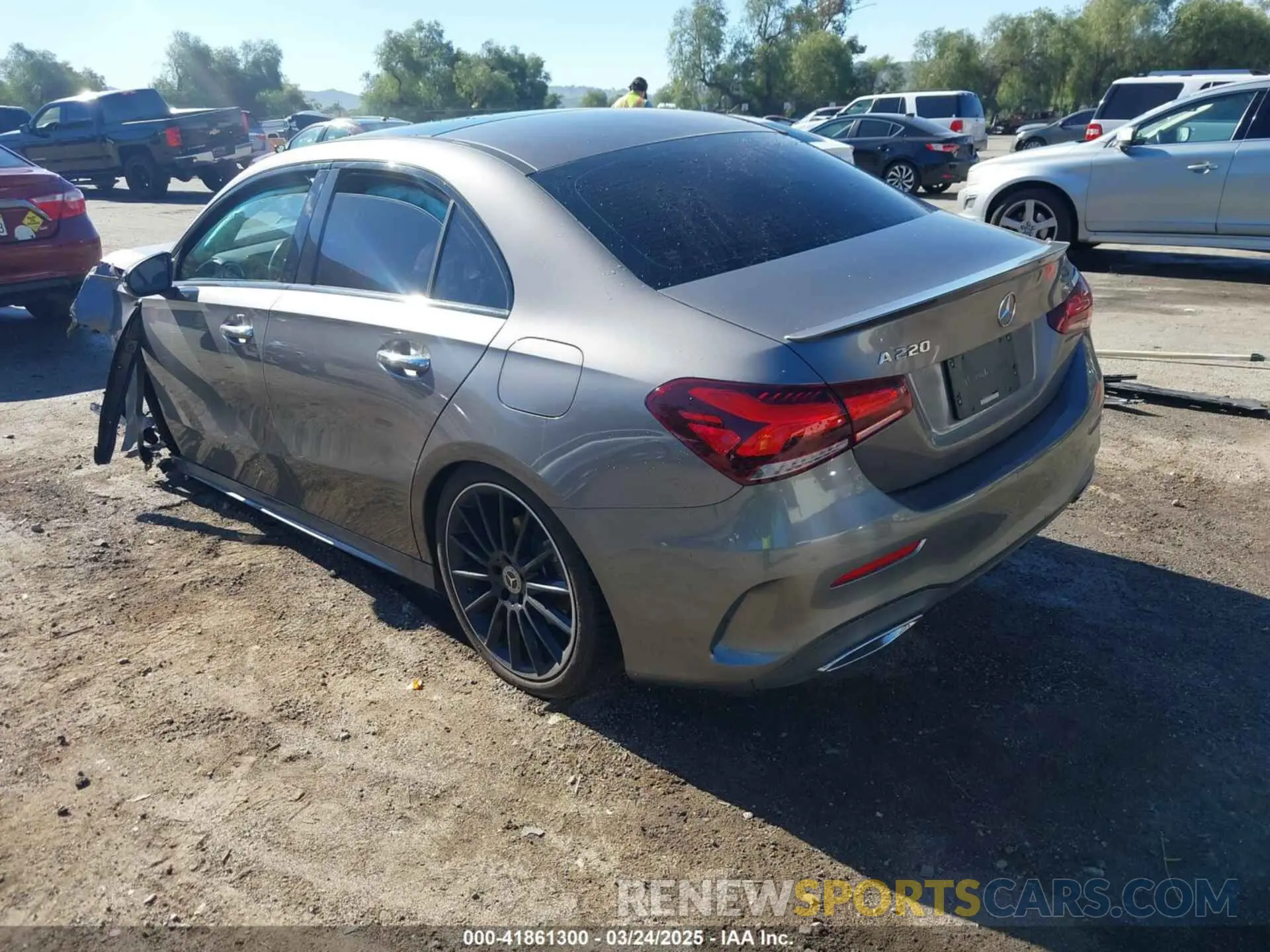 3 Photograph of a damaged car W1K3G4EB8NJ348694 MERCEDES-BENZ A 220 2022